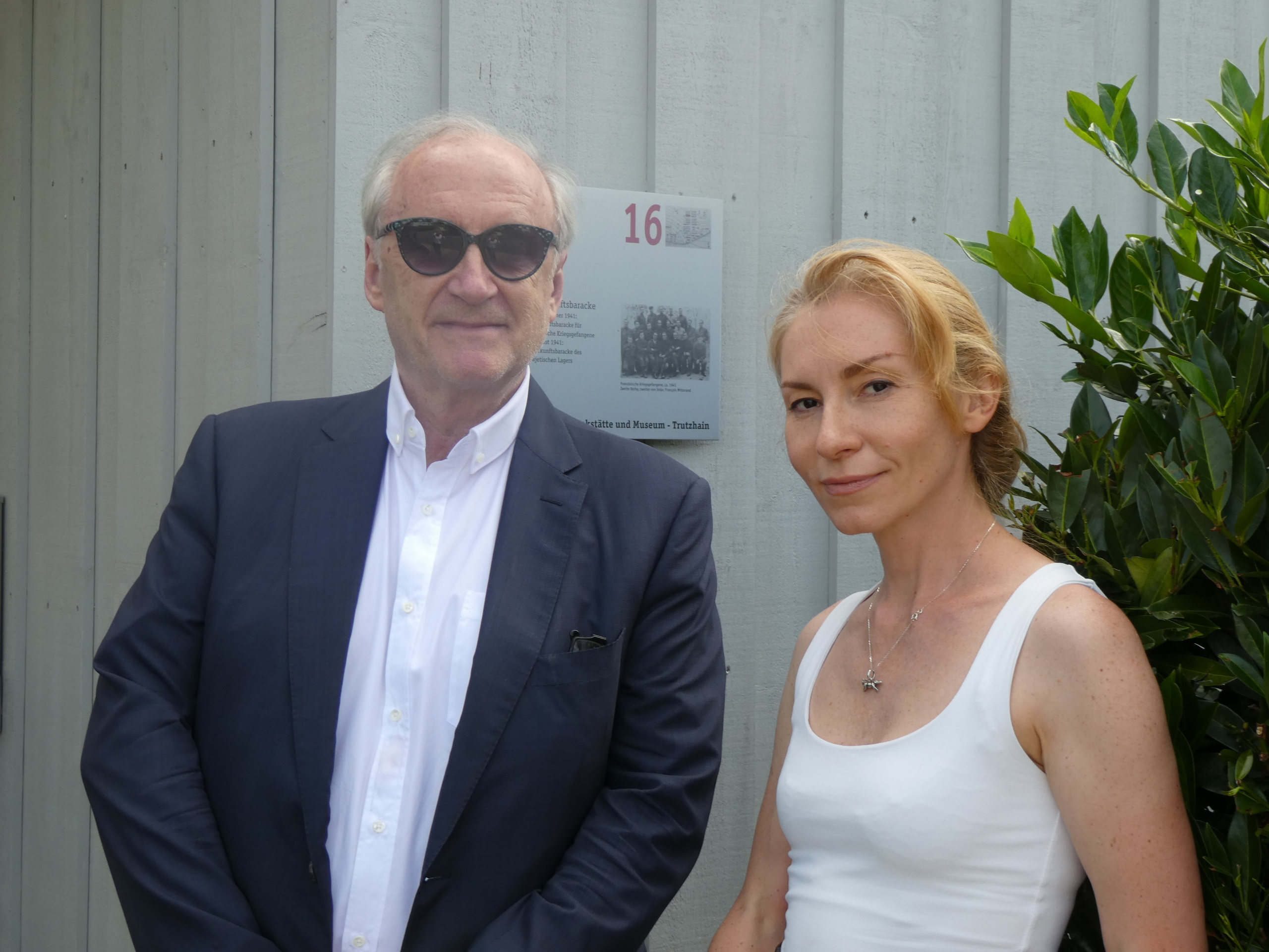 BIO, CRITIQUE ET CONTACT. Natalia Bogdanovska. Films et photographie corporate en France