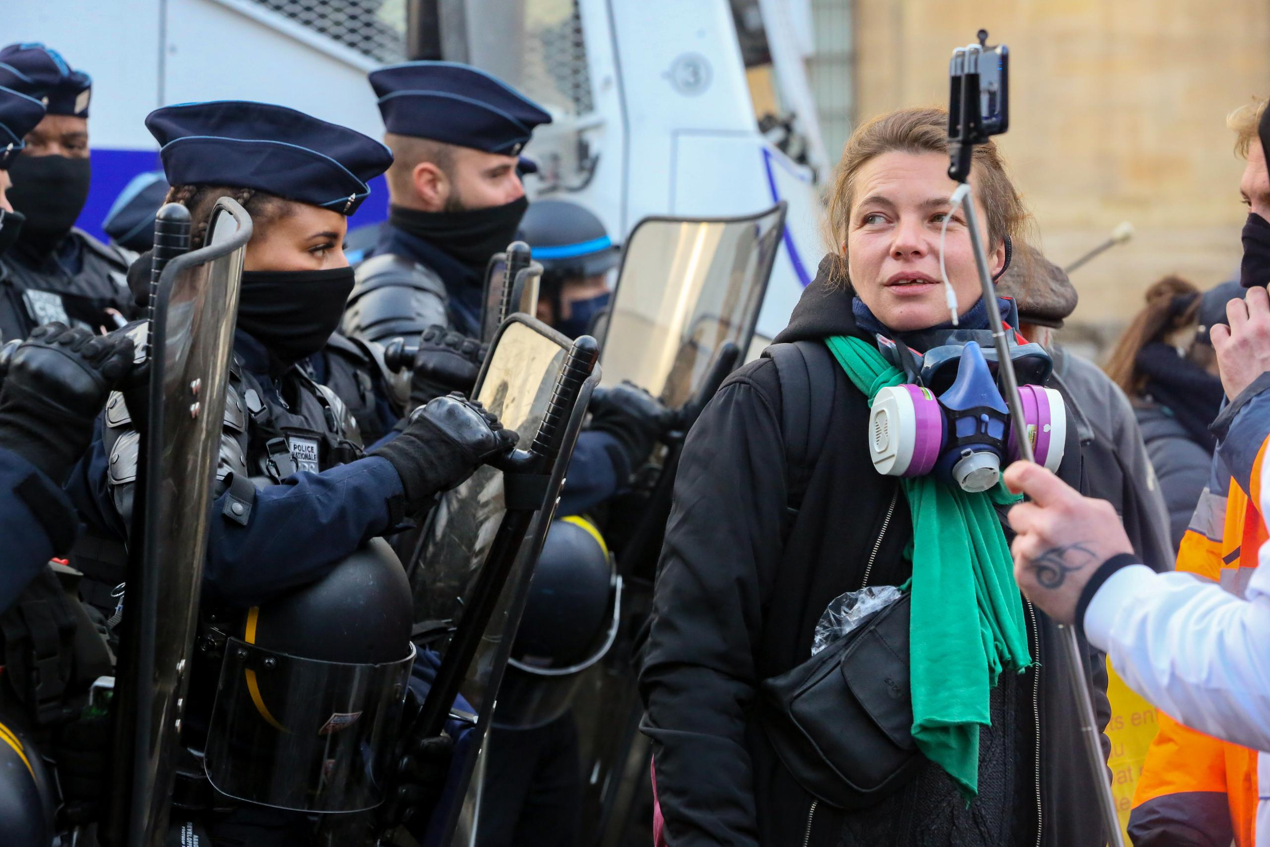 Manifestations contre la loi de la « sécurité globale ». Natalia Bogdanovska. Films et photographie corporate en France