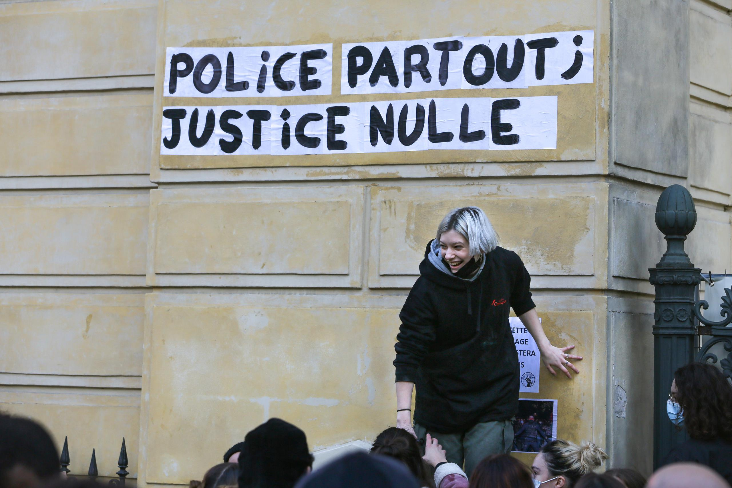 Manifestations contre la loi de la « sécurité globale ». Natalia Bogdanovska. Films et photographie corporate en France