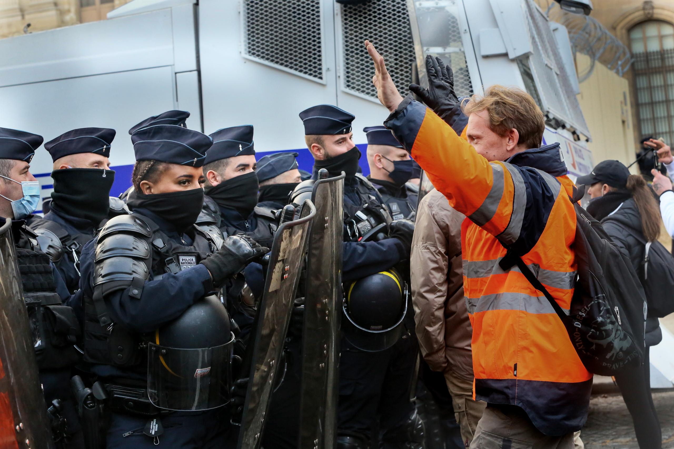 Manifestations contre la loi de la « sécurité globale ». Natalia Bogdanovska. Films et photographie corporate en France