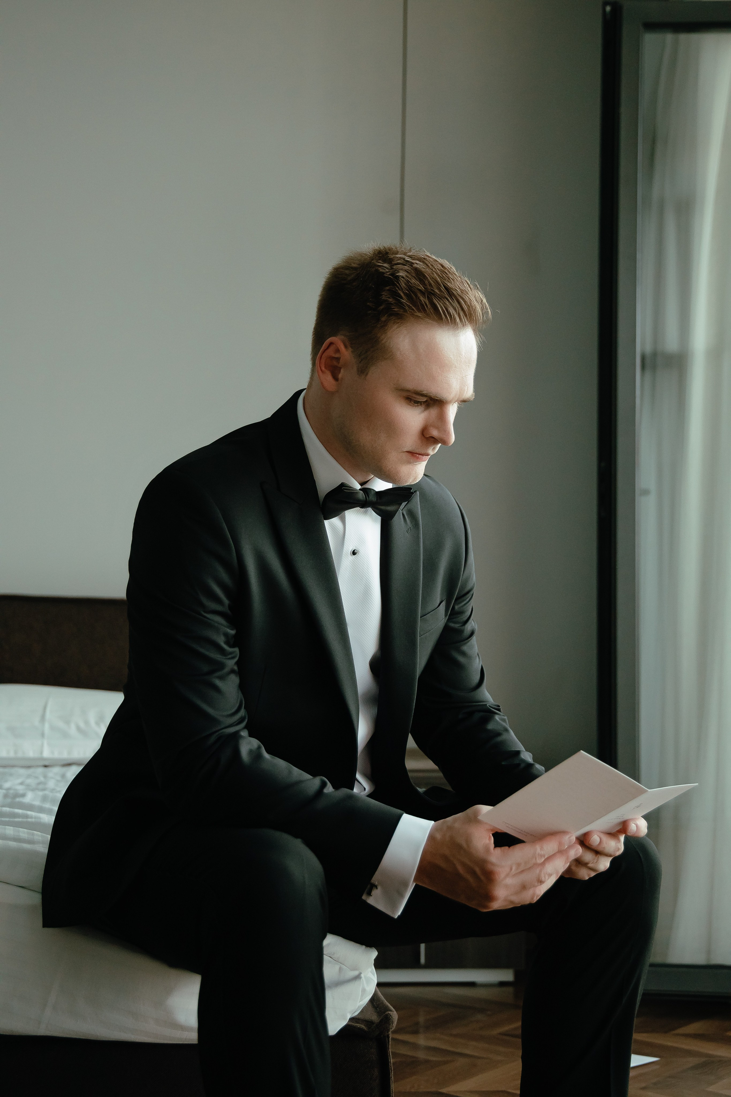 Thomas & Suyumbika. Главная