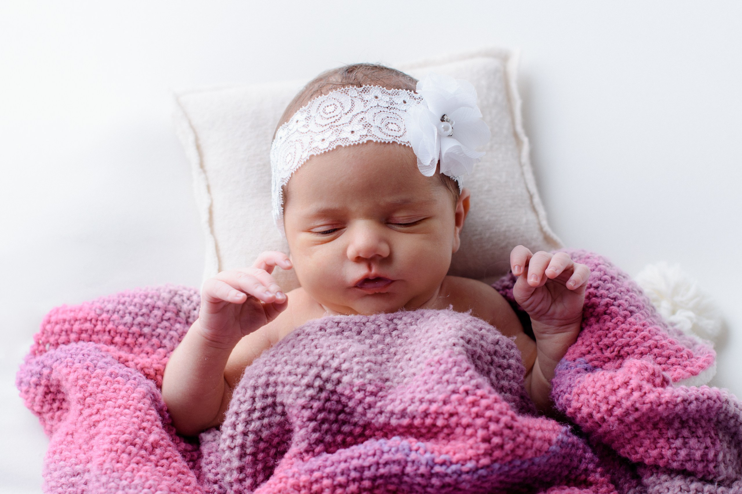 Nouveau-né. Photographe grossesse et nouveau-né a La Ciotat