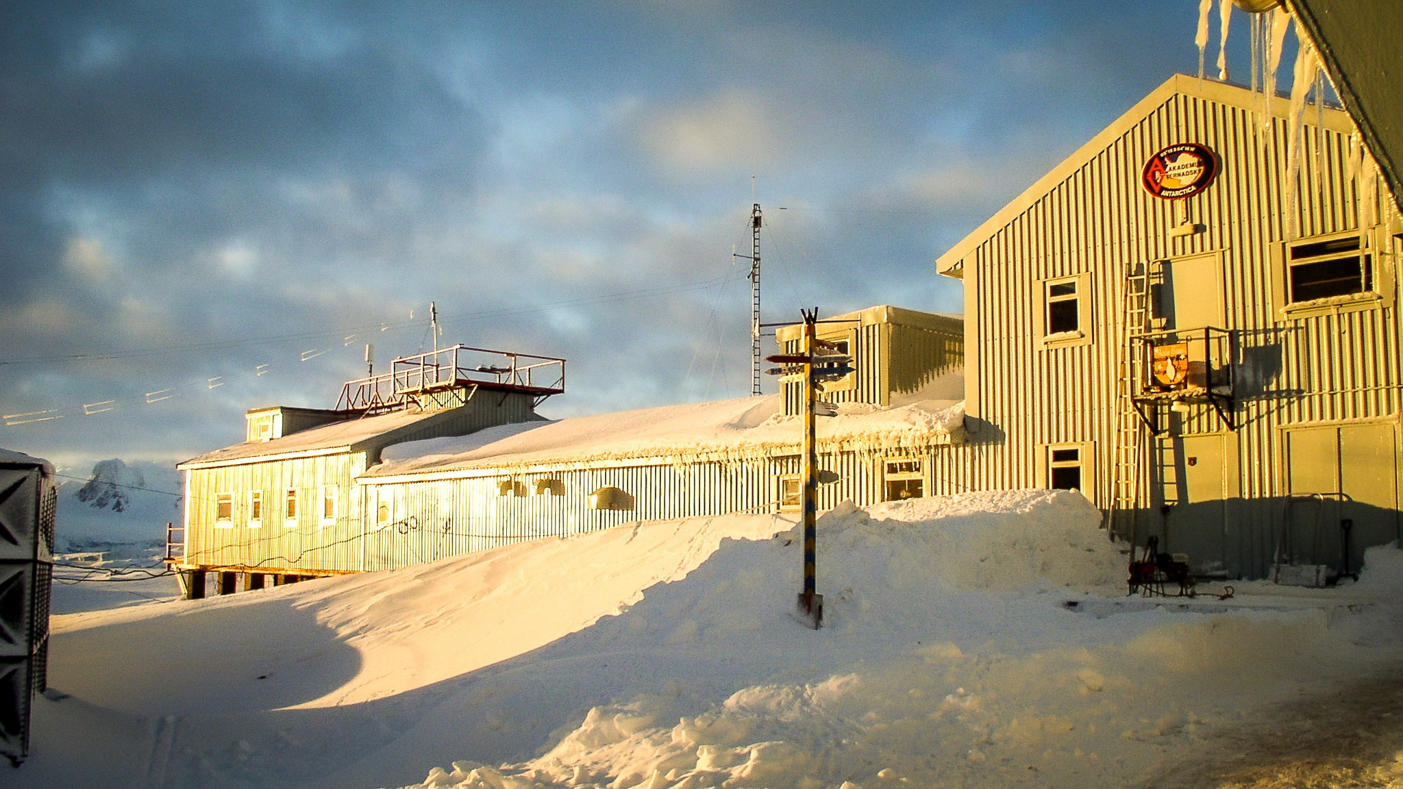 ANTARCTICA / 2004. Reportage concert portrait photography in the San Francisco Bay Area