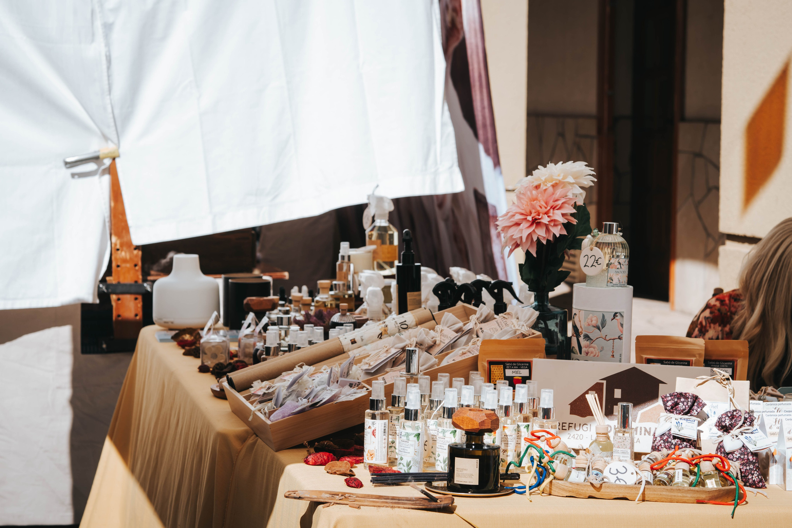 Mercadillo, La Pobleta de Bellveí. Alba del Norte Studio