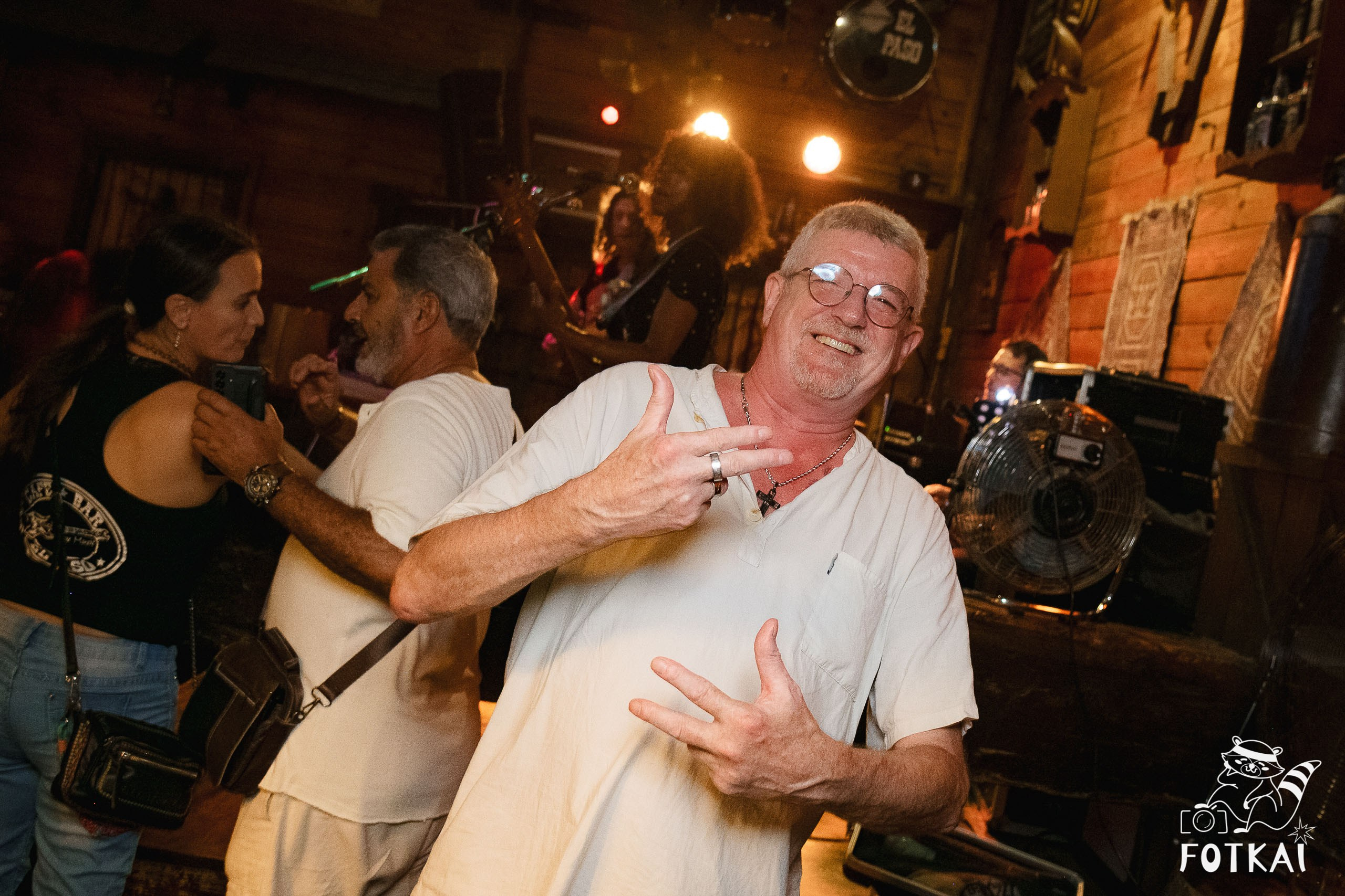 Santi Campillo en El Paso Rock Bar Torrevieja: Reportaje fotográfico 30.08.25 | FOTKAI