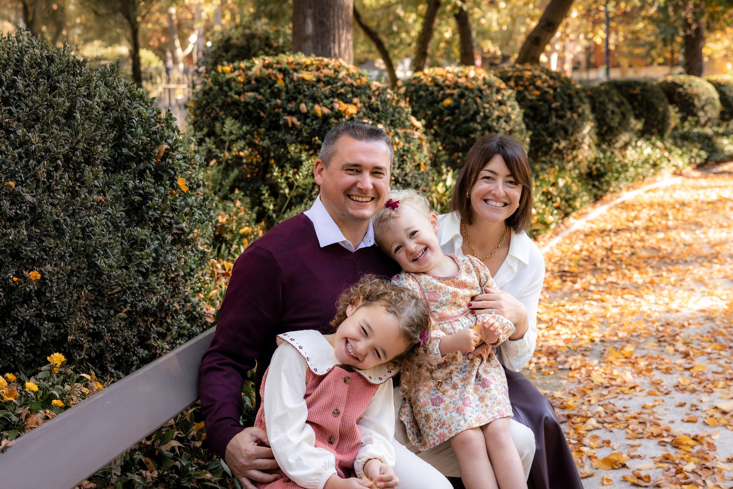Autumn Family photoshoot in Toulouse. Jardin des Plantes. Eugénie Smirnova — your photographer in Toulouse and southwest France