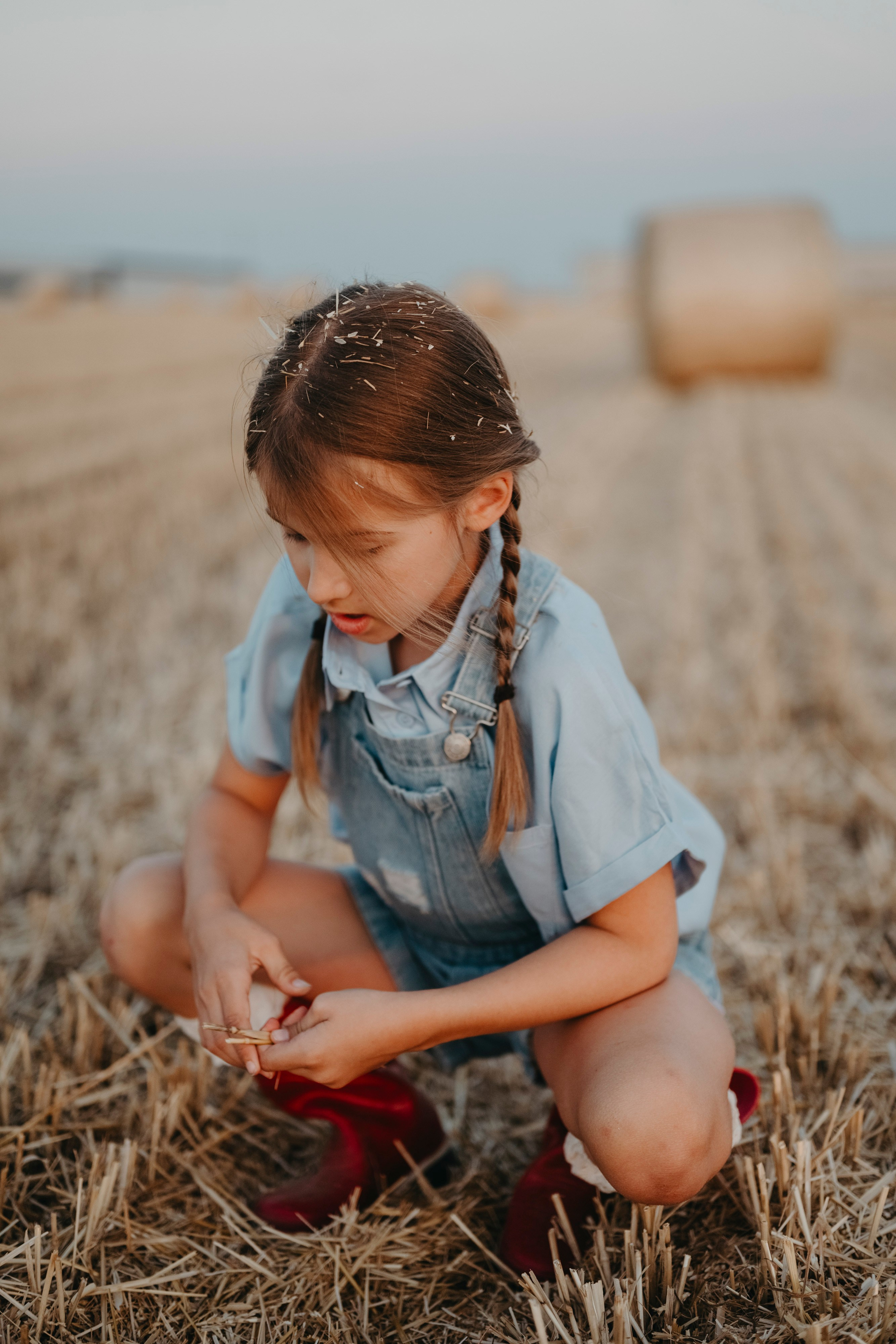 Letnje fotografisanje u polju suncokreta i sena. Deciji i porodicni fotograf u Beogradu Oksana Skendzic