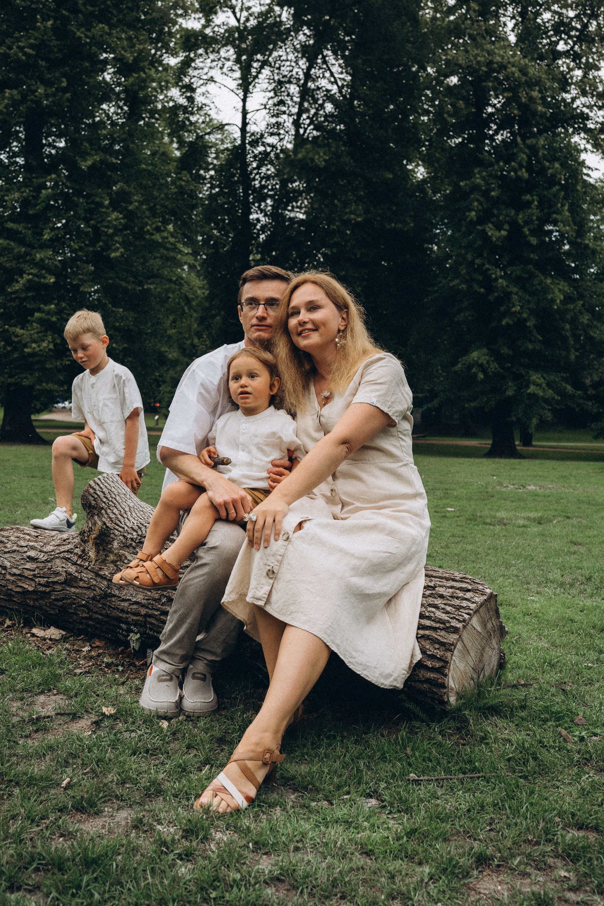 Kaivopuisto. Wedding and potrait photographer in Helsinki Vickan O