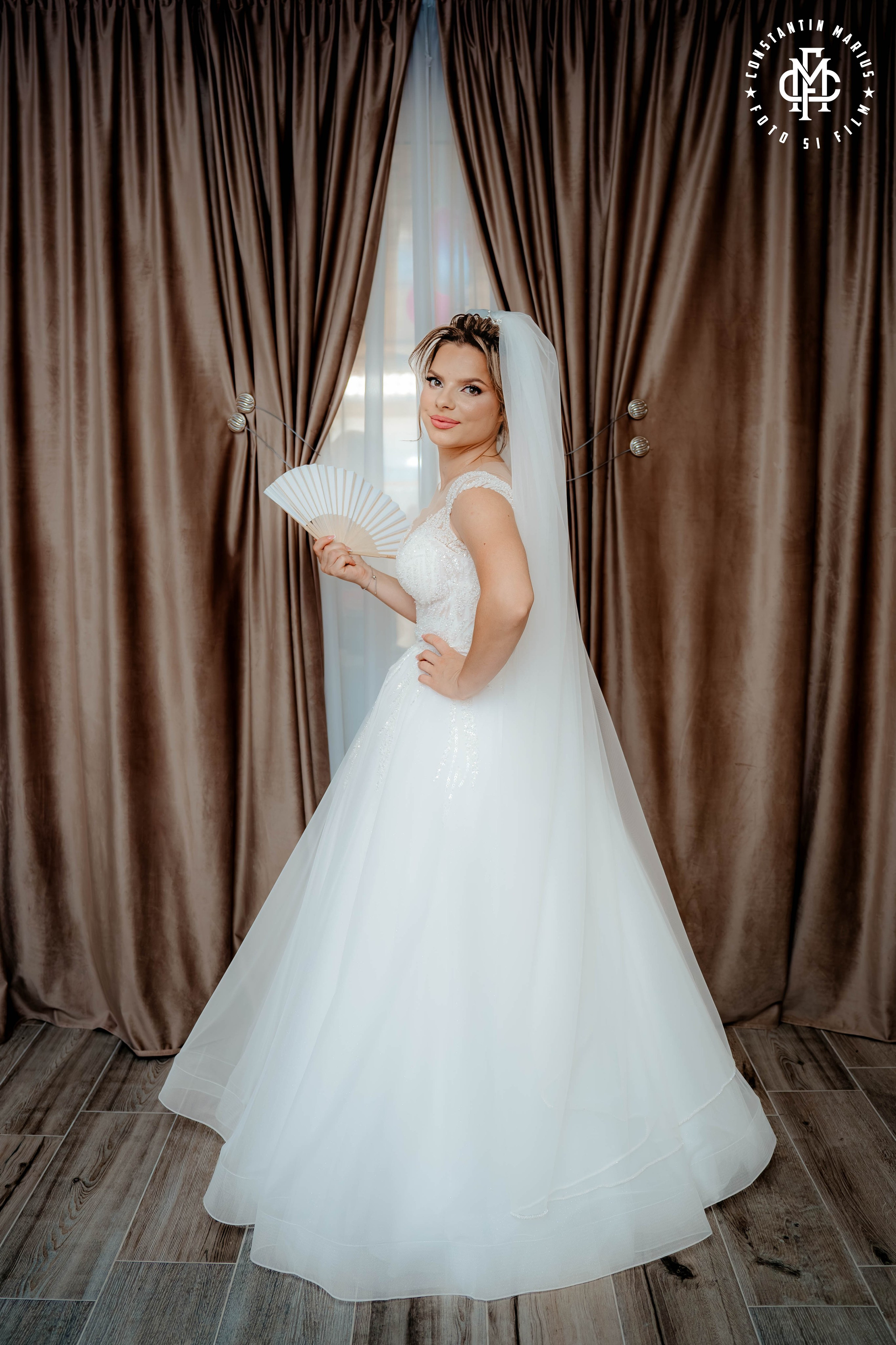 WEDDING PHOTOGRAPHY. DESPRE NOI