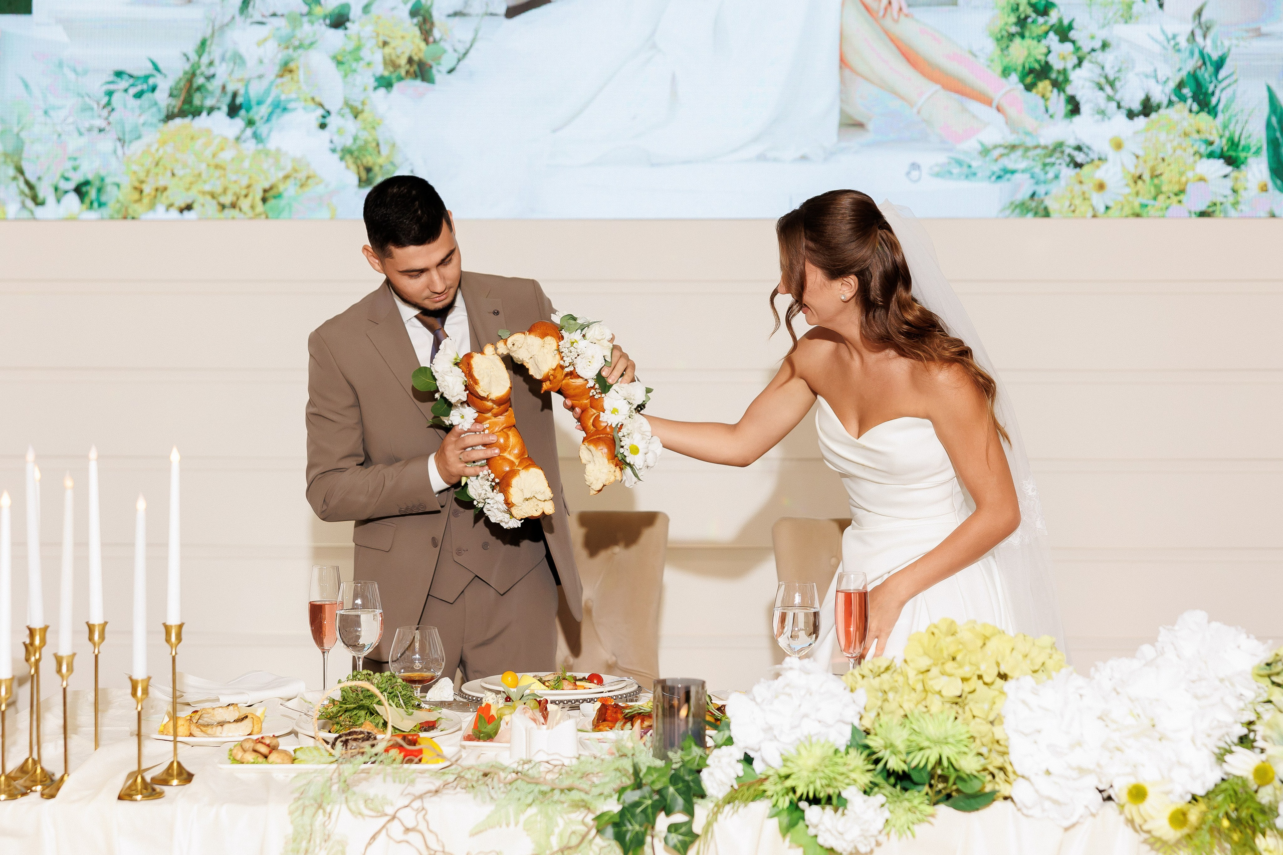 Eugen & Livia — Grand Elysee — Wedding Day. Servicii Foto și Video 067188353