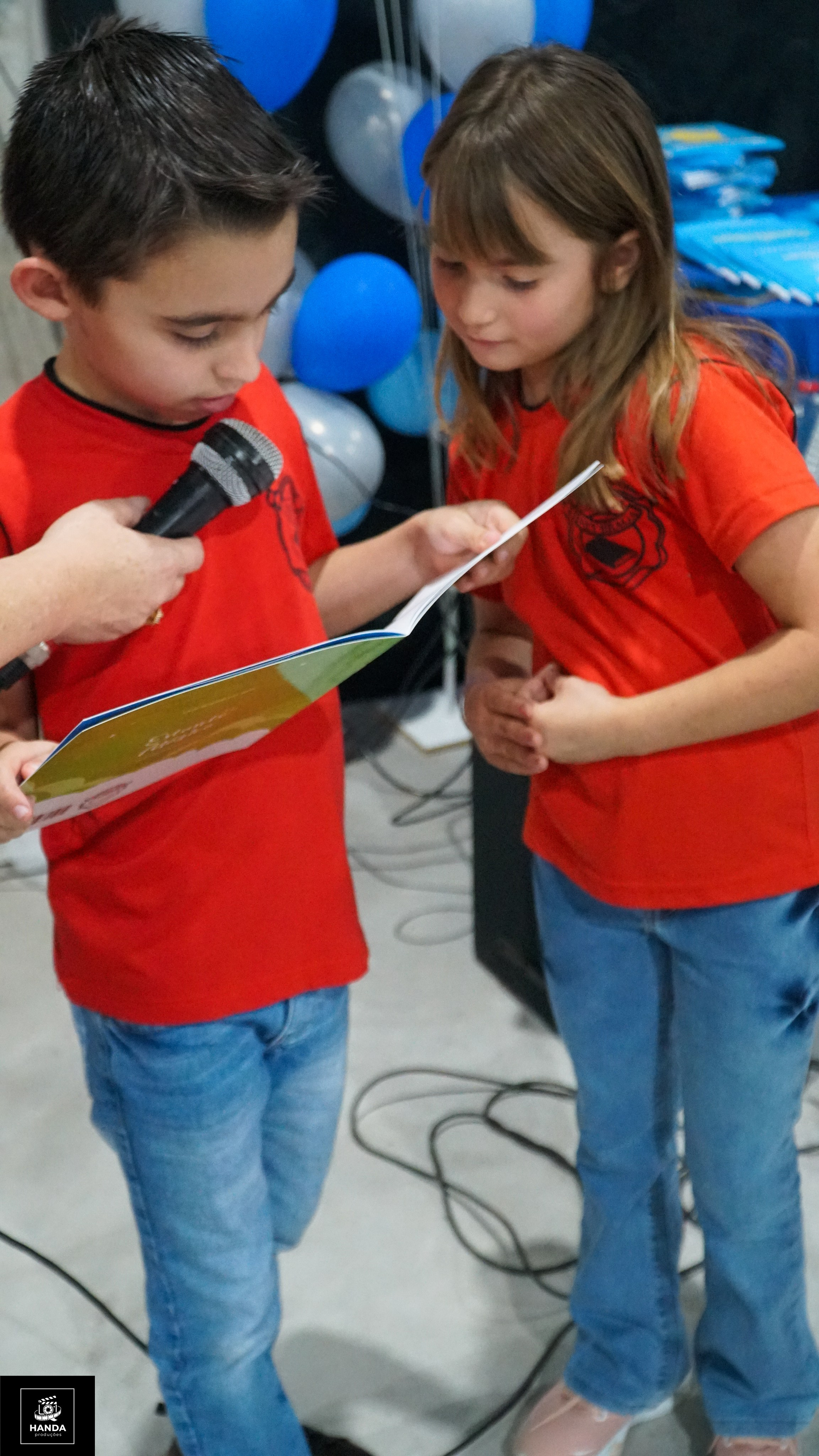 Noite autógrafos colégio Aurélio Buarque de Holanda. Handa Produções