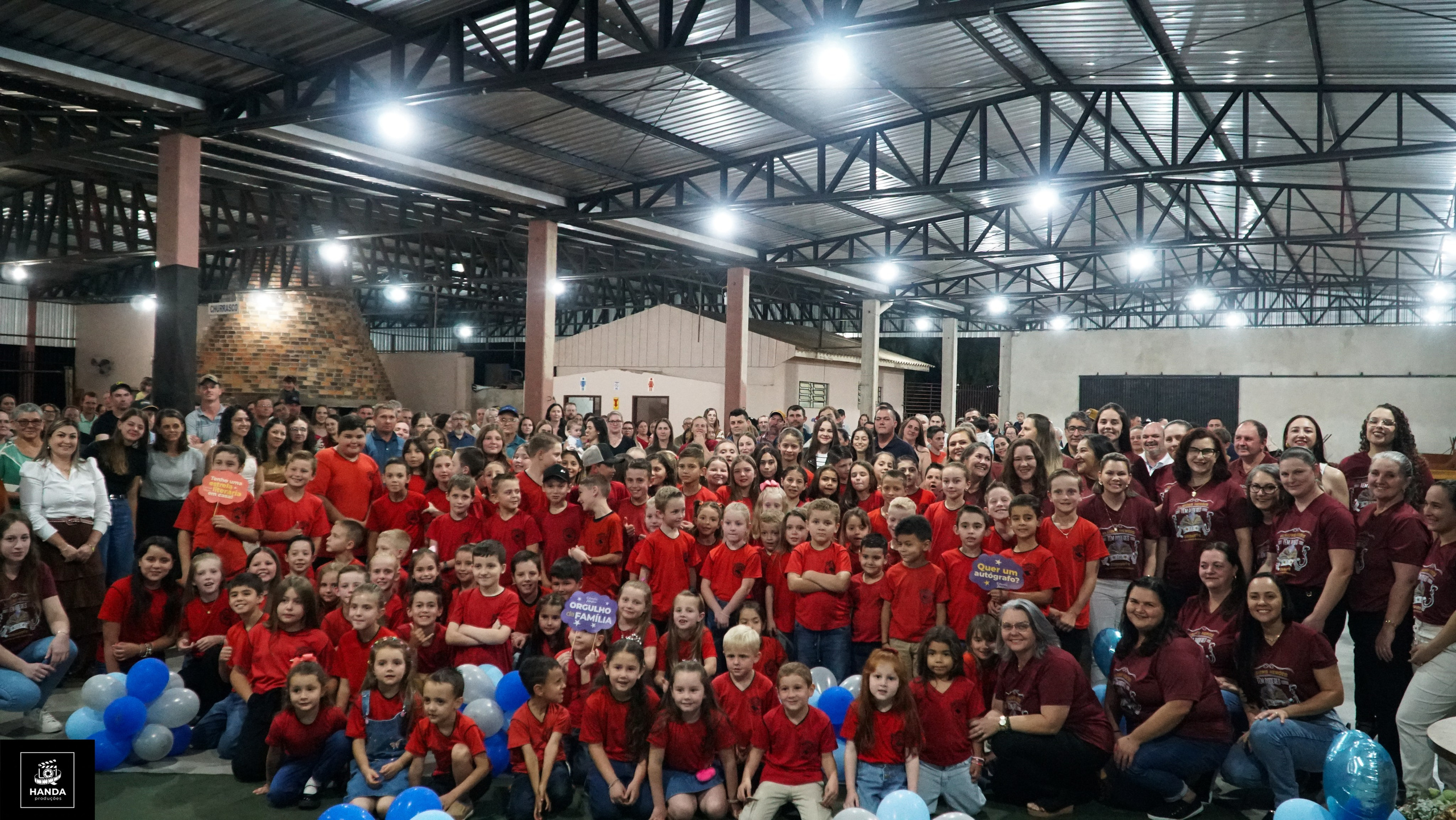 Noite autógrafos colégio Aurélio Buarque de Holanda. Handa Produções