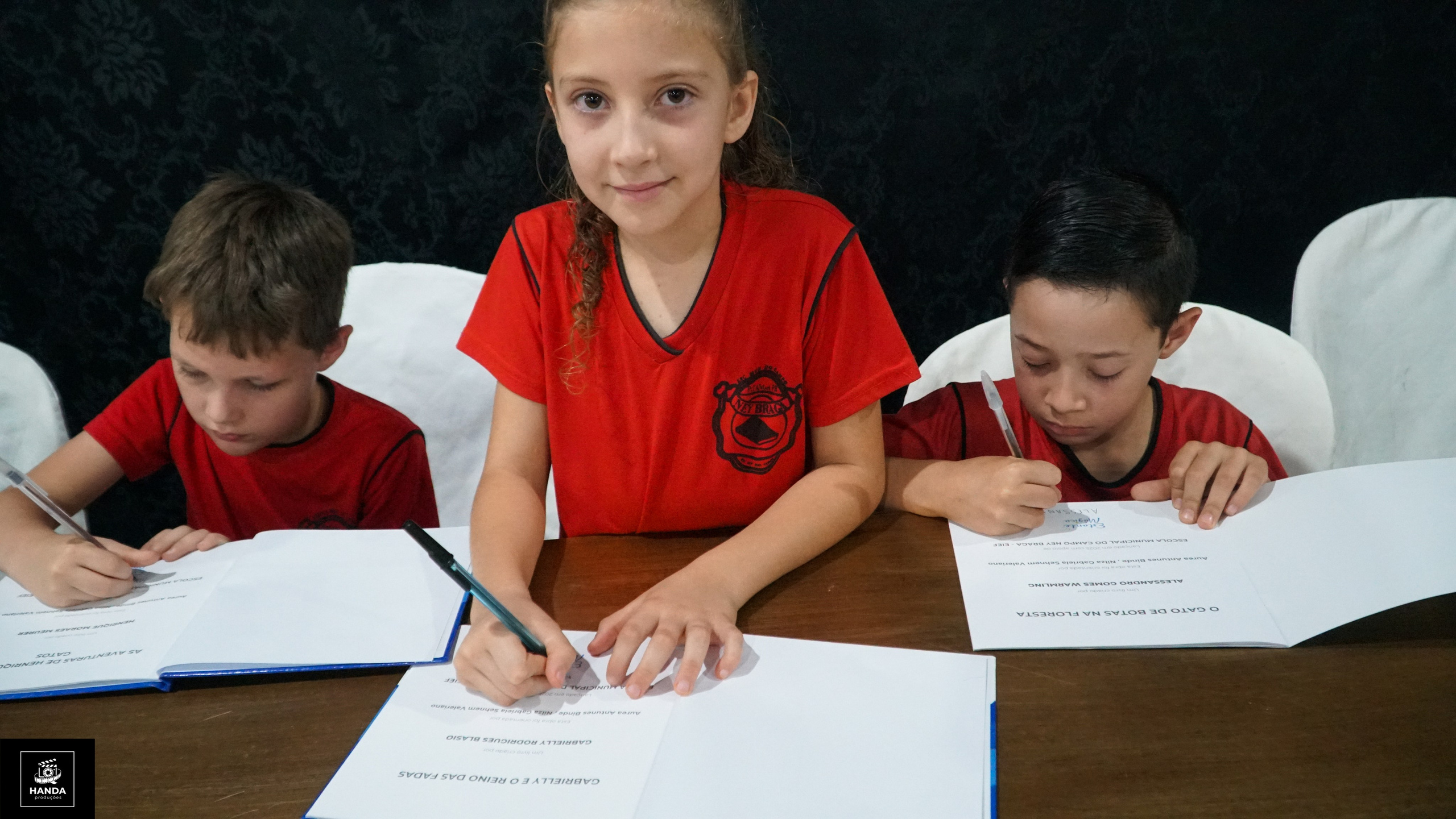 Noite autógrafos colégio Aurélio Buarque de Holanda. Handa Produções