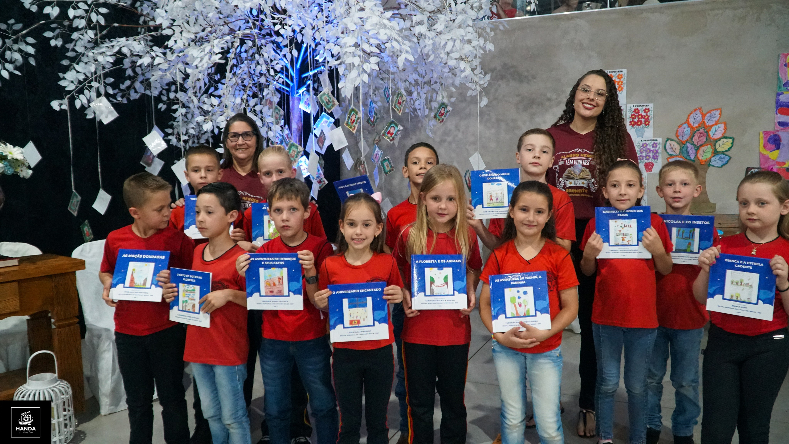 Noite autógrafos colégio Aurélio Buarque de Holanda. Handa Produções