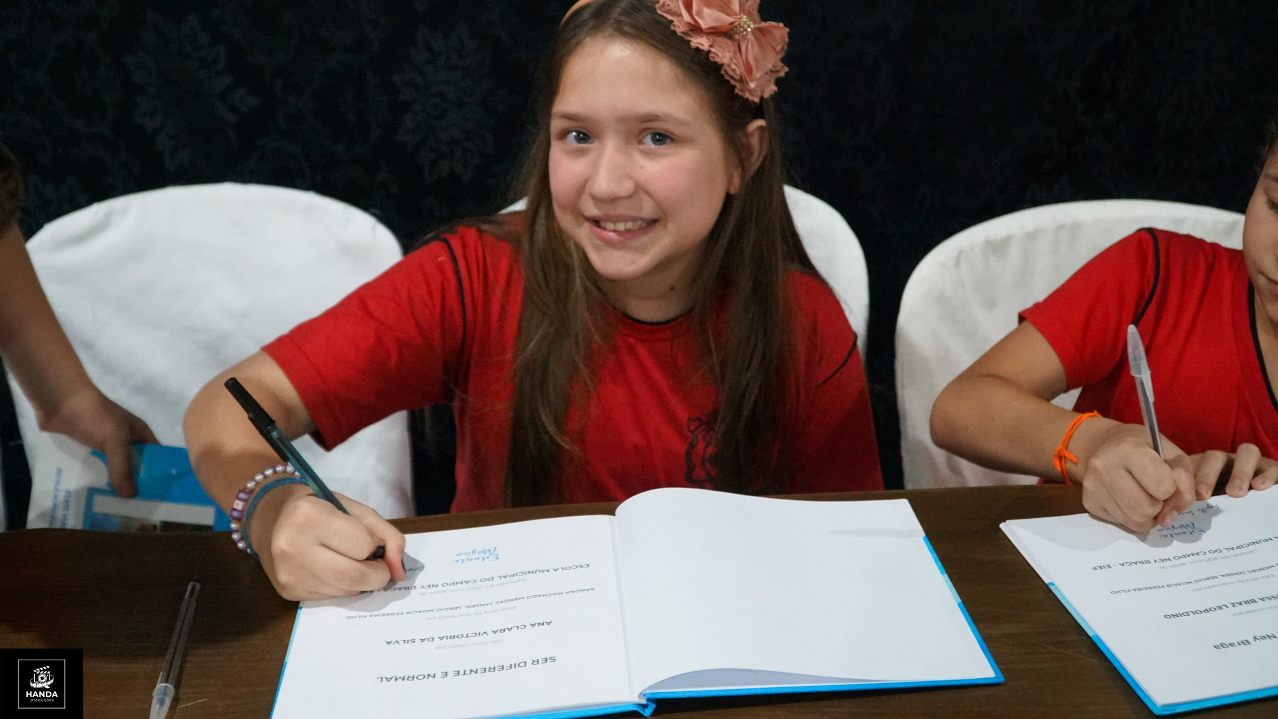 Noite autógrafos colégio Aurélio Buarque de Holanda. Handa Produções