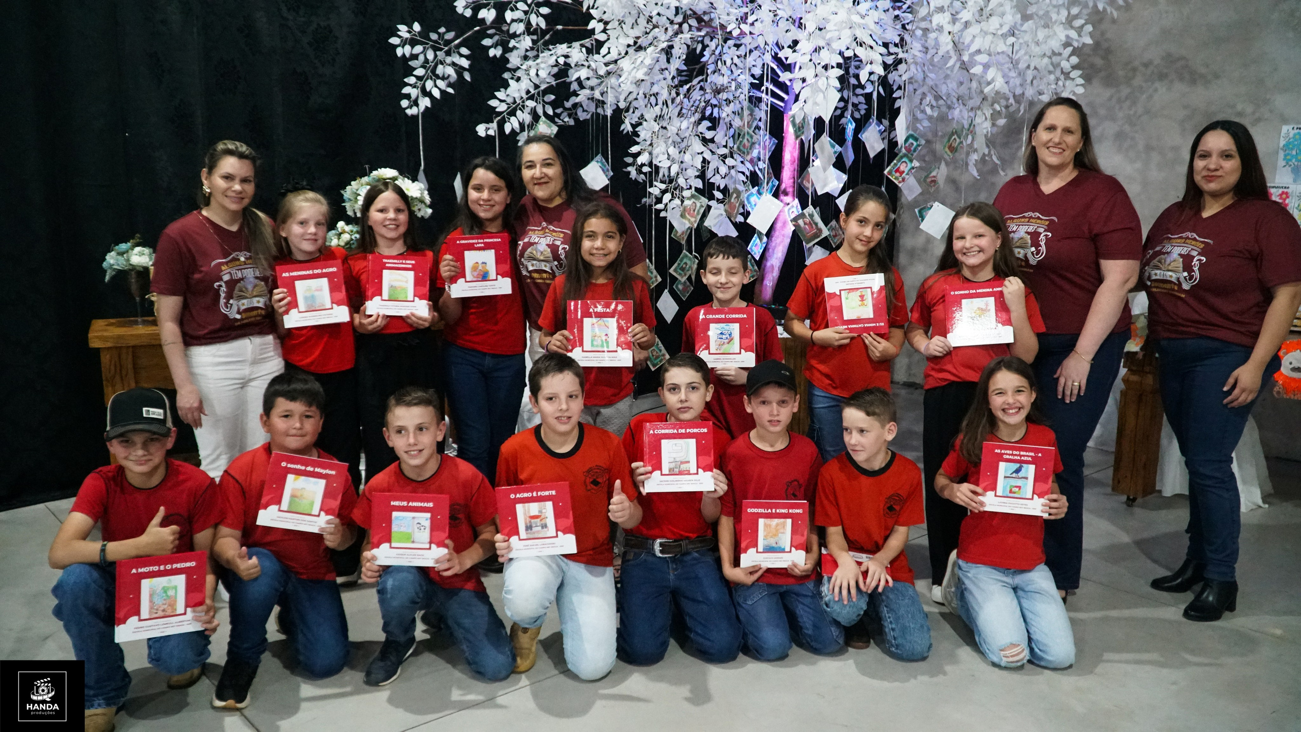 Noite autógrafos colégio Aurélio Buarque de Holanda. Handa Produções