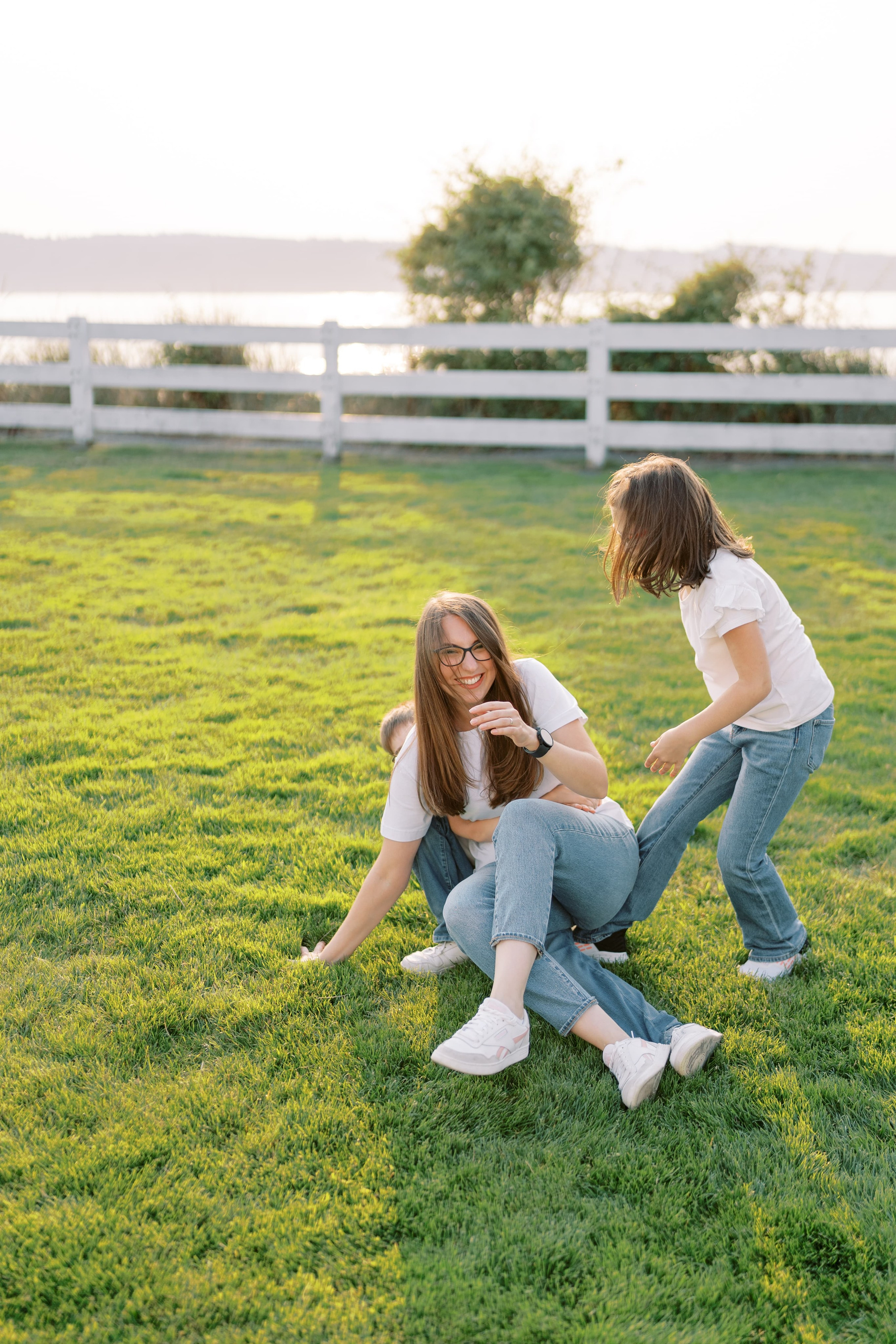 Family photoshoot. Vitalina with her family. August 2024. Lighthouse in Mukilteo. EVAN ARISTOV WEDDING PHOTOGRAPHY — Seattle Wedding Photographer