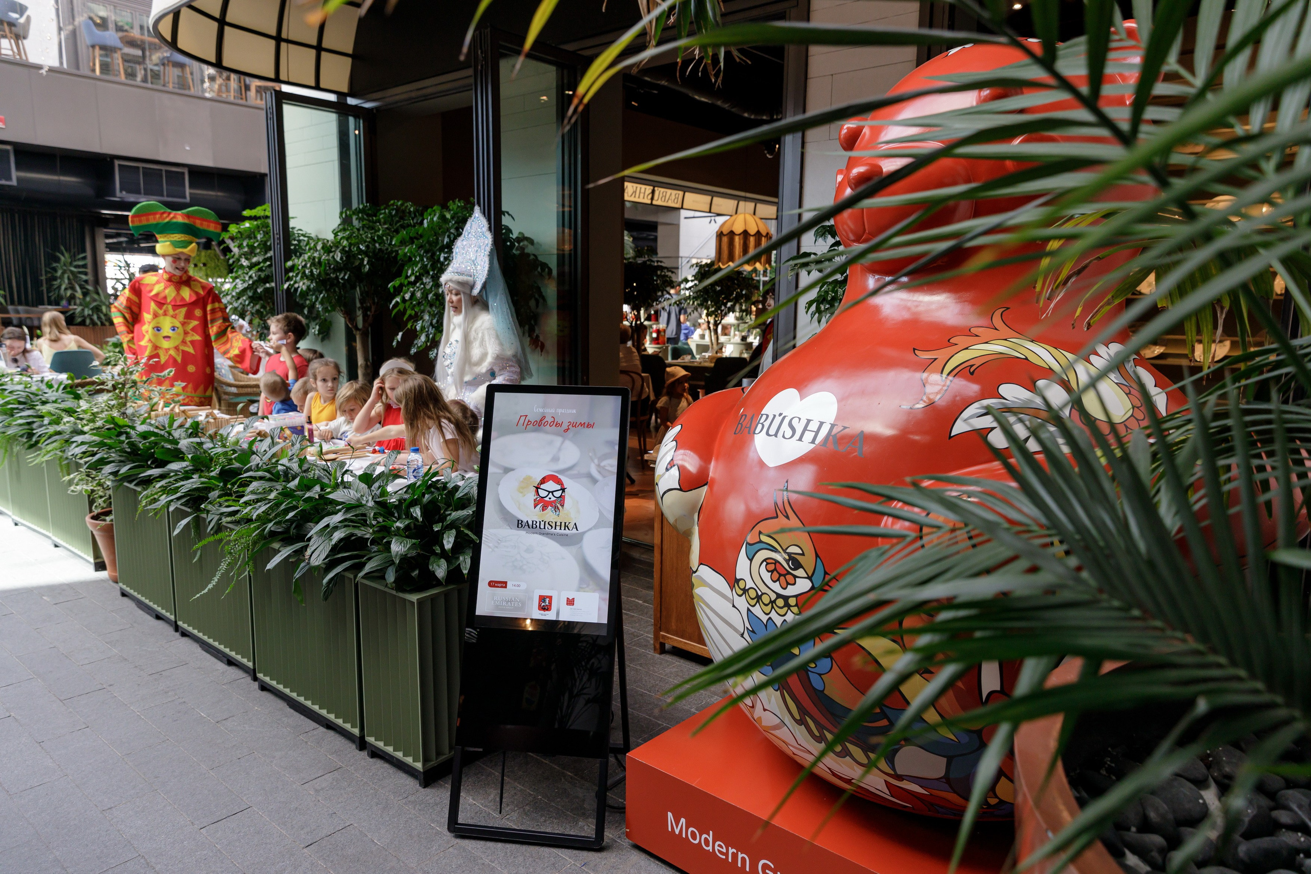 Maslenitsa at Babushka Restaurant, Dubai 2024. Photographer Anna Curly | Weddings and Events in Dubai