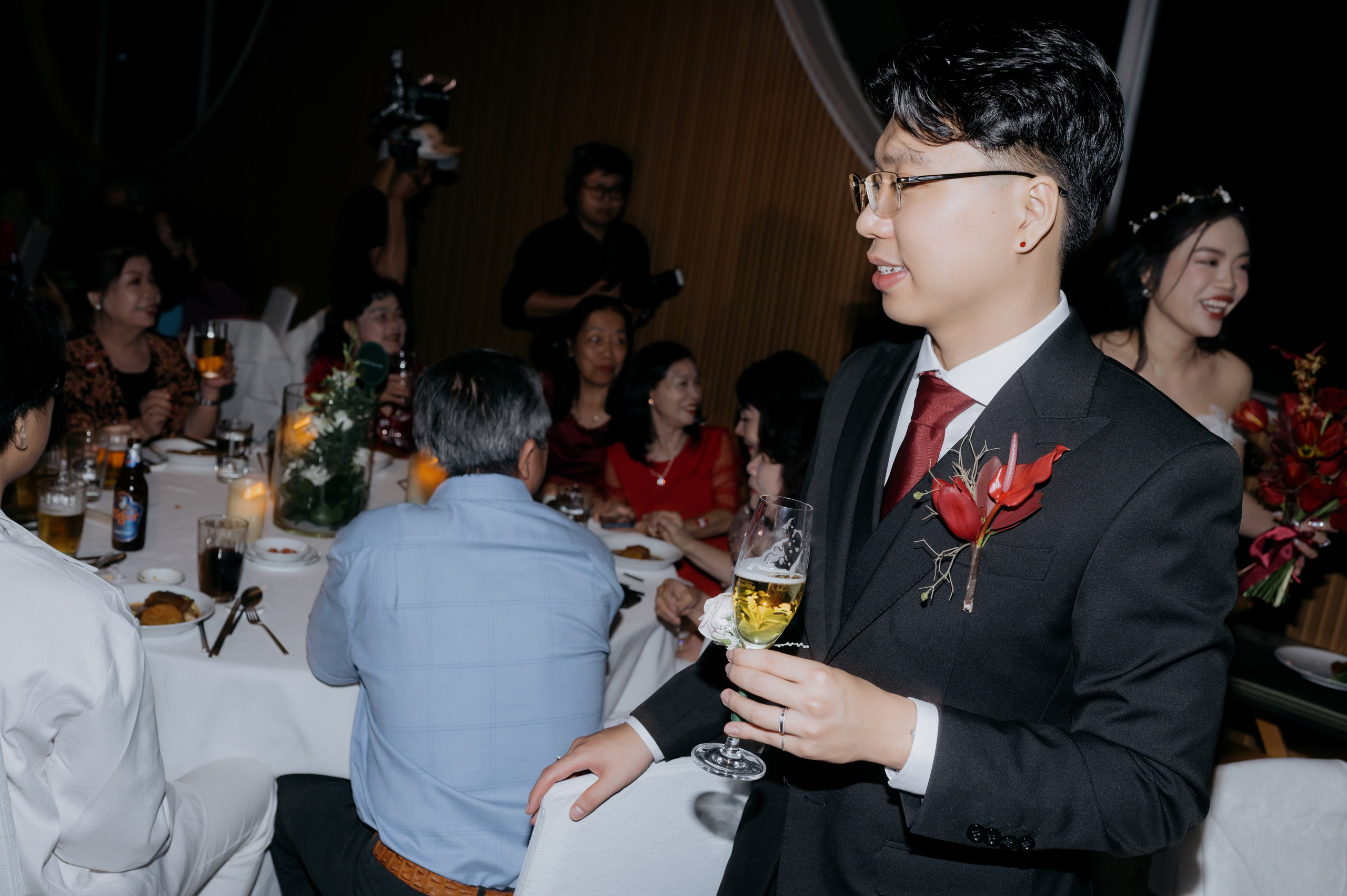 DAT & TU / Wedding Party. Saigon Wedding Present | Art Beyond Moments