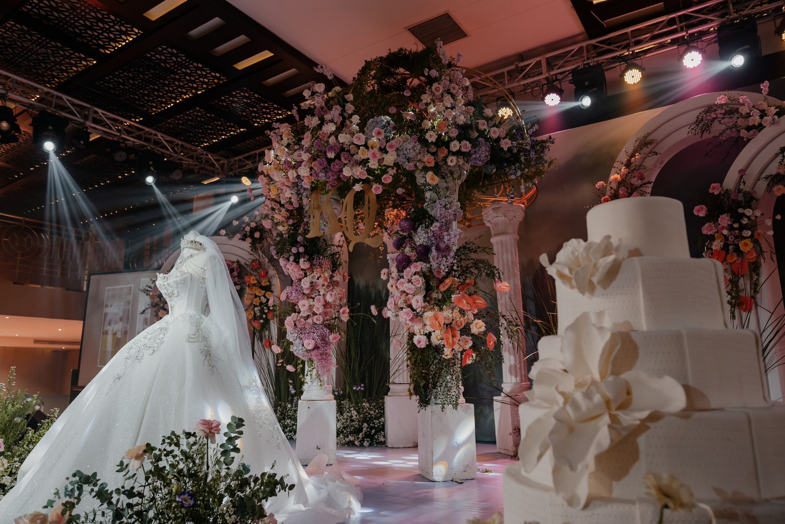 KHANG & QUYEN / Lavela Hotel. Saigon Wedding Present | Art Beyond Moments