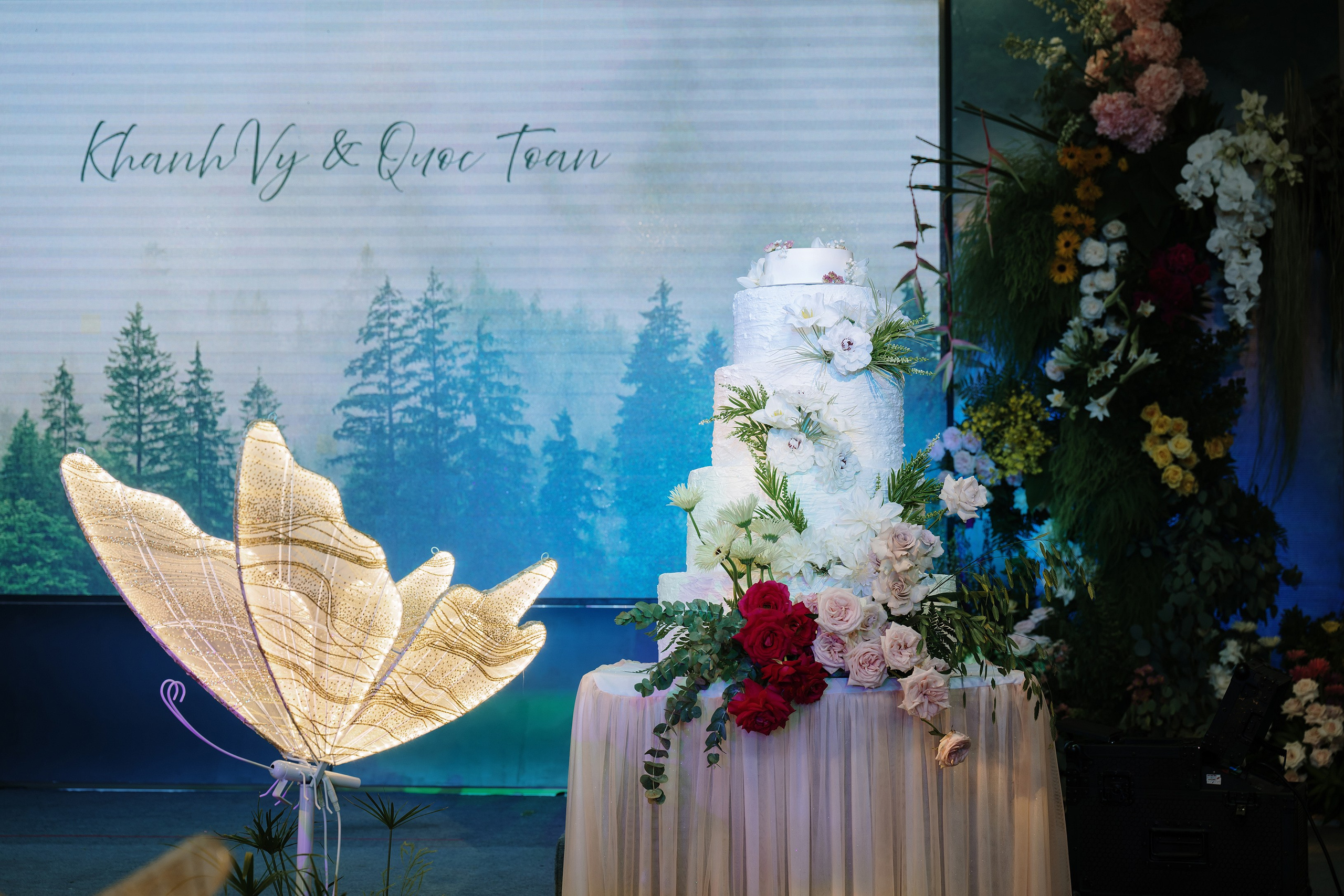 TOAN & VY / Wedding Journalism. Saigon Wedding Present | Art Beyond Moments
