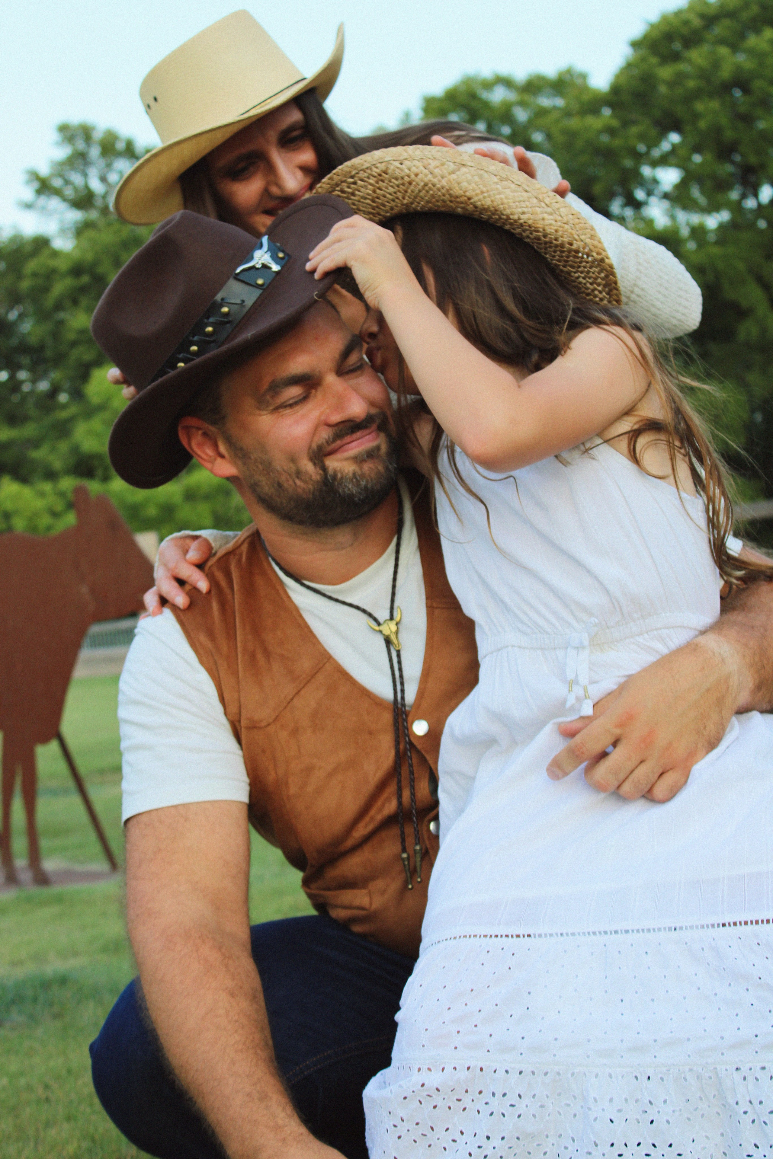 Texas Countryside Family Photoshoot in Cowboy Style. Lana Petrychenko — Portrait & Family Photographer. Valencia, Spain
