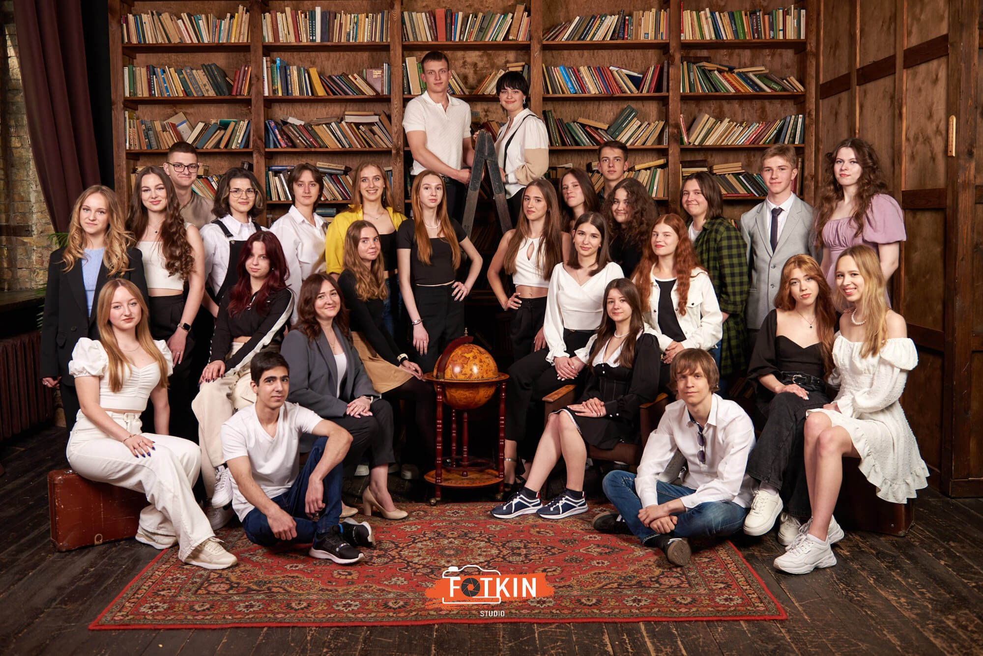 Випускний альбом для 9 та 11 класу замовити в Києві. Випускні альбоми фотокниги Київ та Дніпро