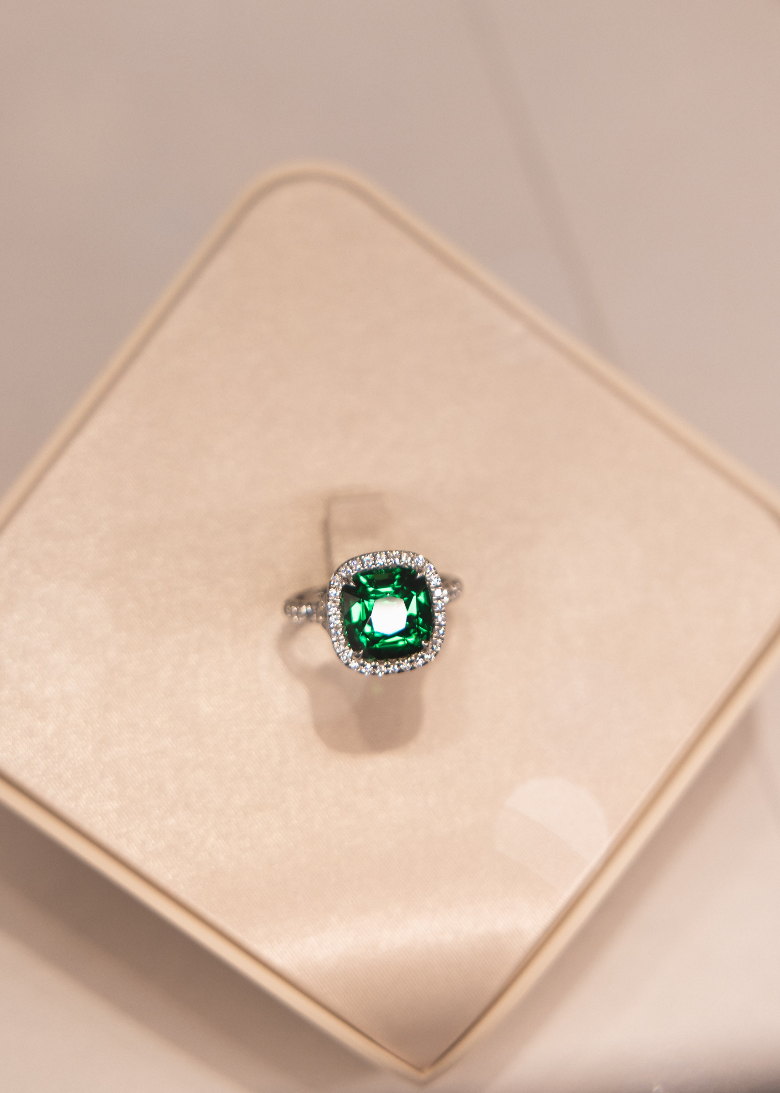 Tiffany. Professional wedding photographer in Copenhagen, Denmark — Julia Byron