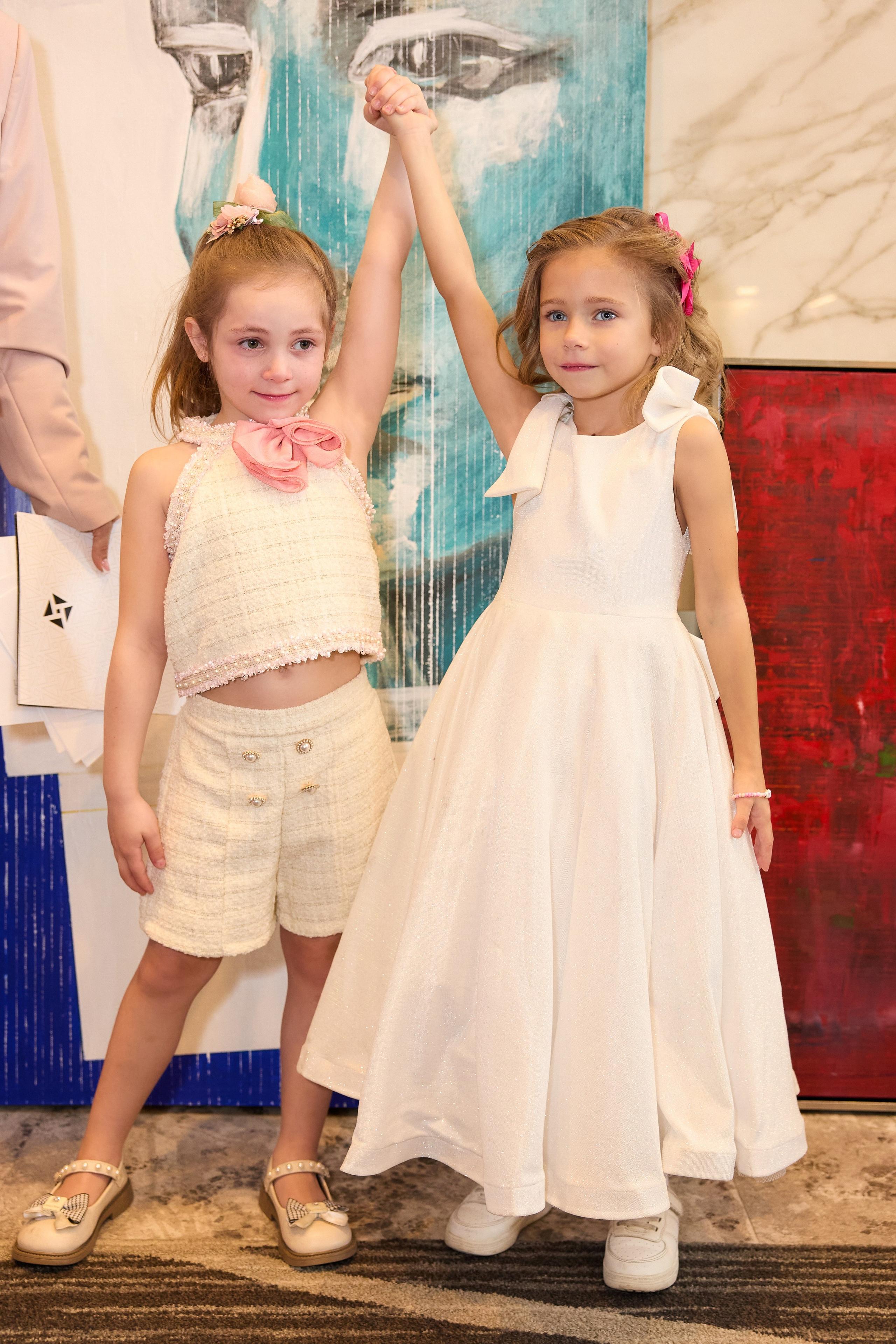 Авторская благотворительная художественная выставка Дианы Бортник. Фотограф Юлия Маковеева