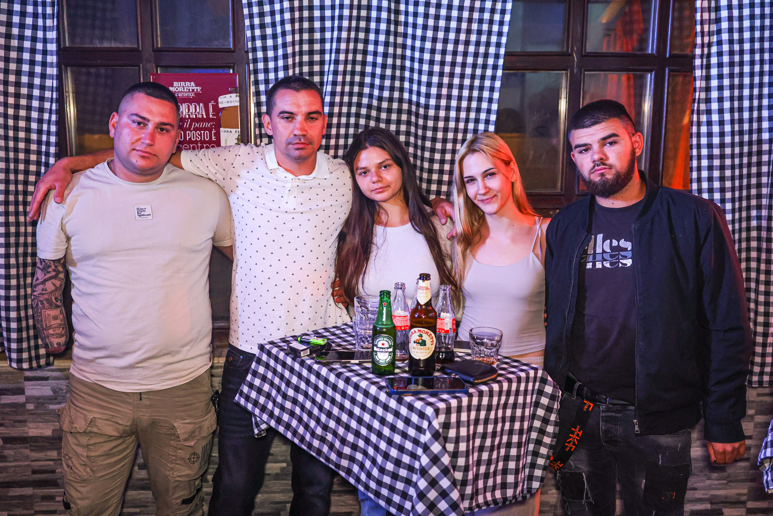Zurke 90tih — Kafana Gradska Biblioteka. Foto Simic Jagodina