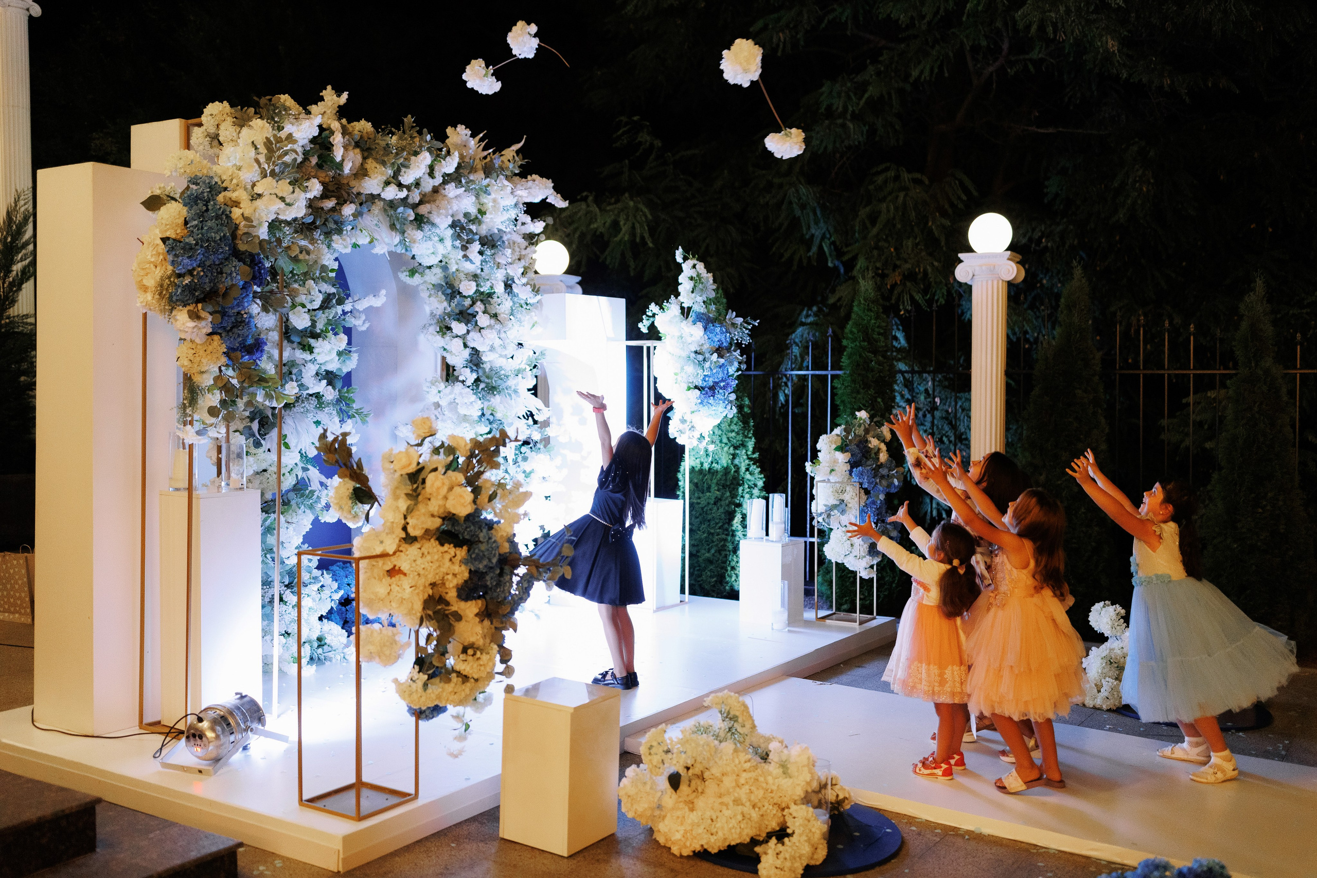 Atingerea e Dragoste. Servicii Foto Video în Chișinău și Europa ID-Brothers