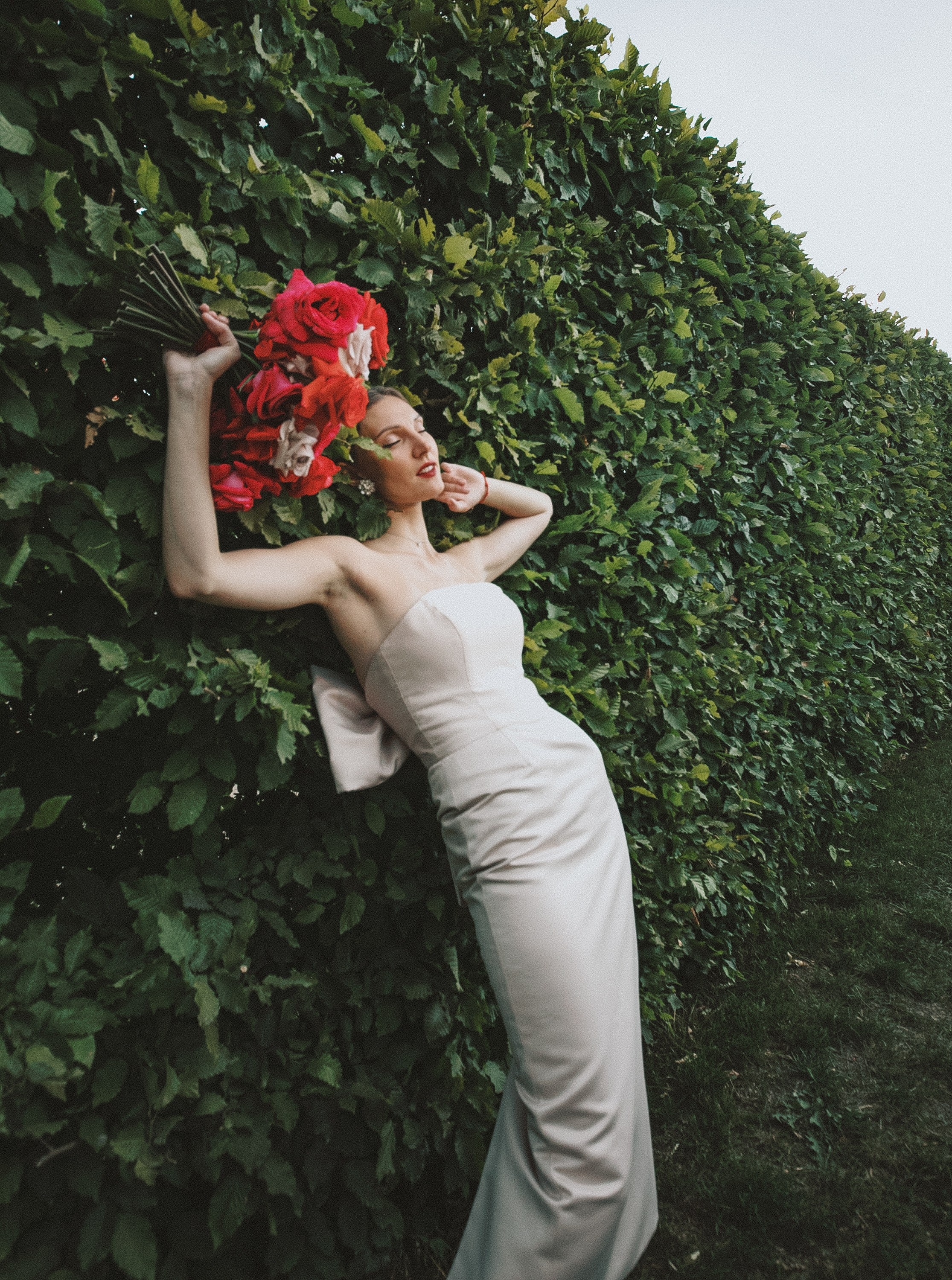 līgavas foto kāzu fotosesija bae dress Rundāles dārzs