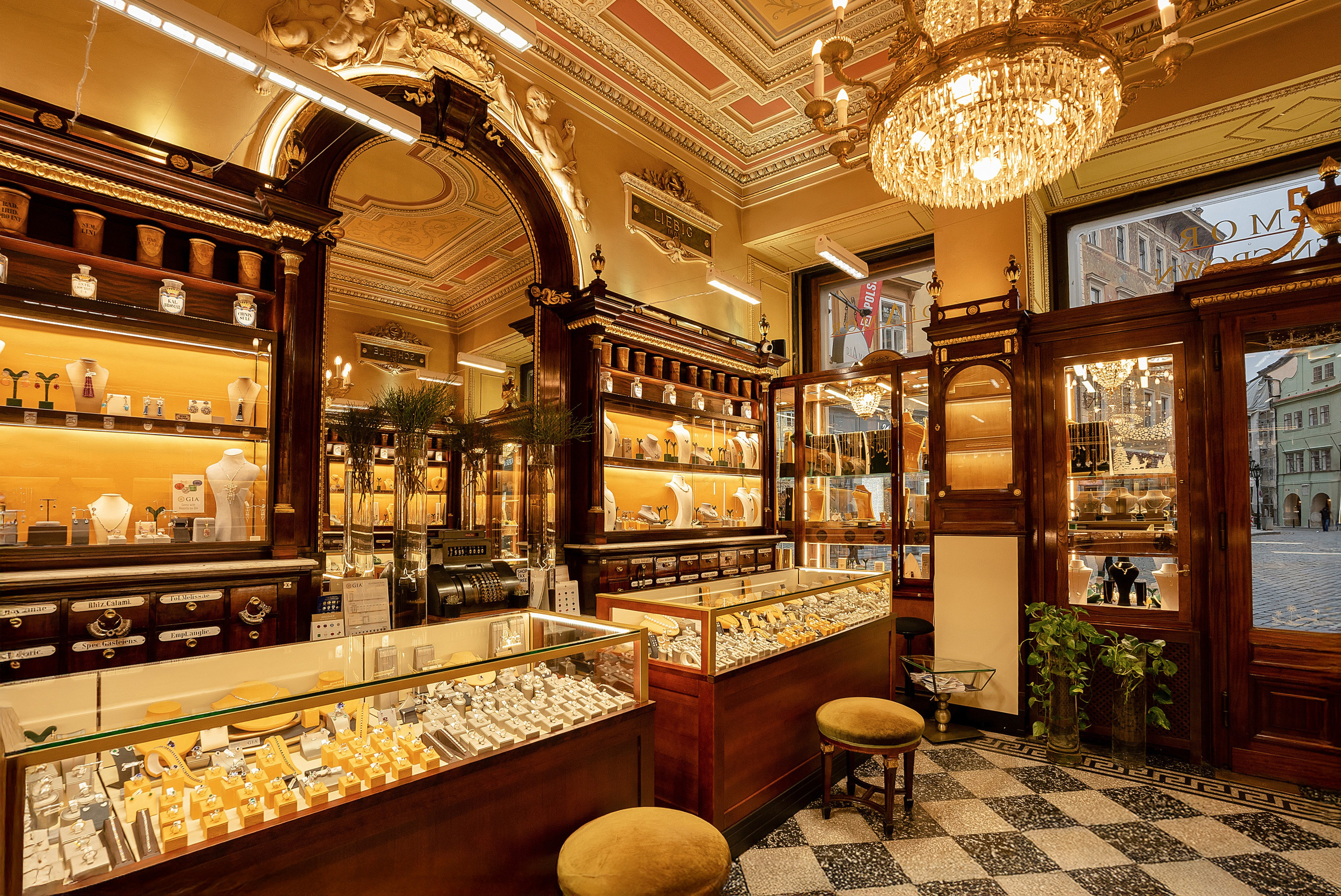 Interior photos for “Diamor Diamond”