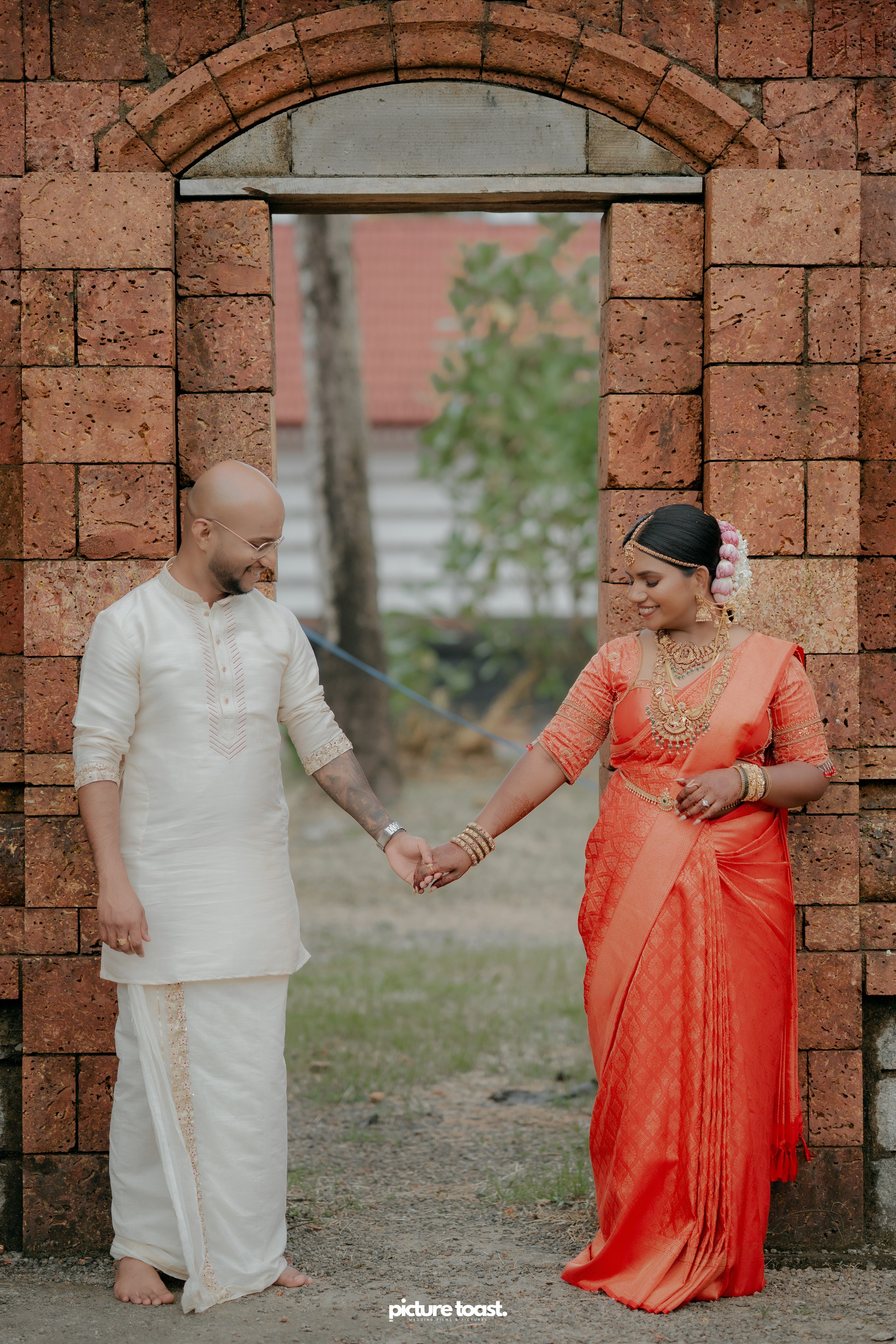 Traditional Kerala Hindu Wedding Ft. Anusree & Vishnu. Fine art Wedding Photographers in India & Canada