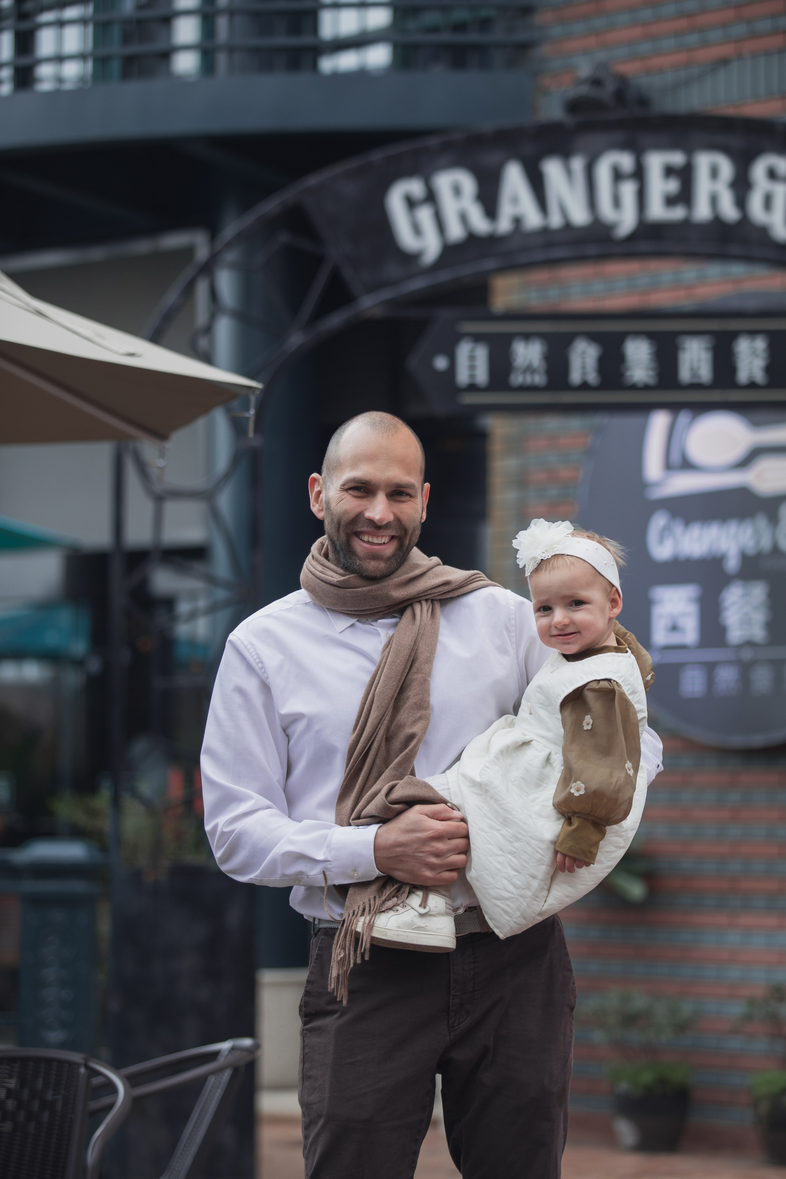Family photoshoot in Temsa town, Shanghai. Photographer in Shanghai — Lola Pidluskaya