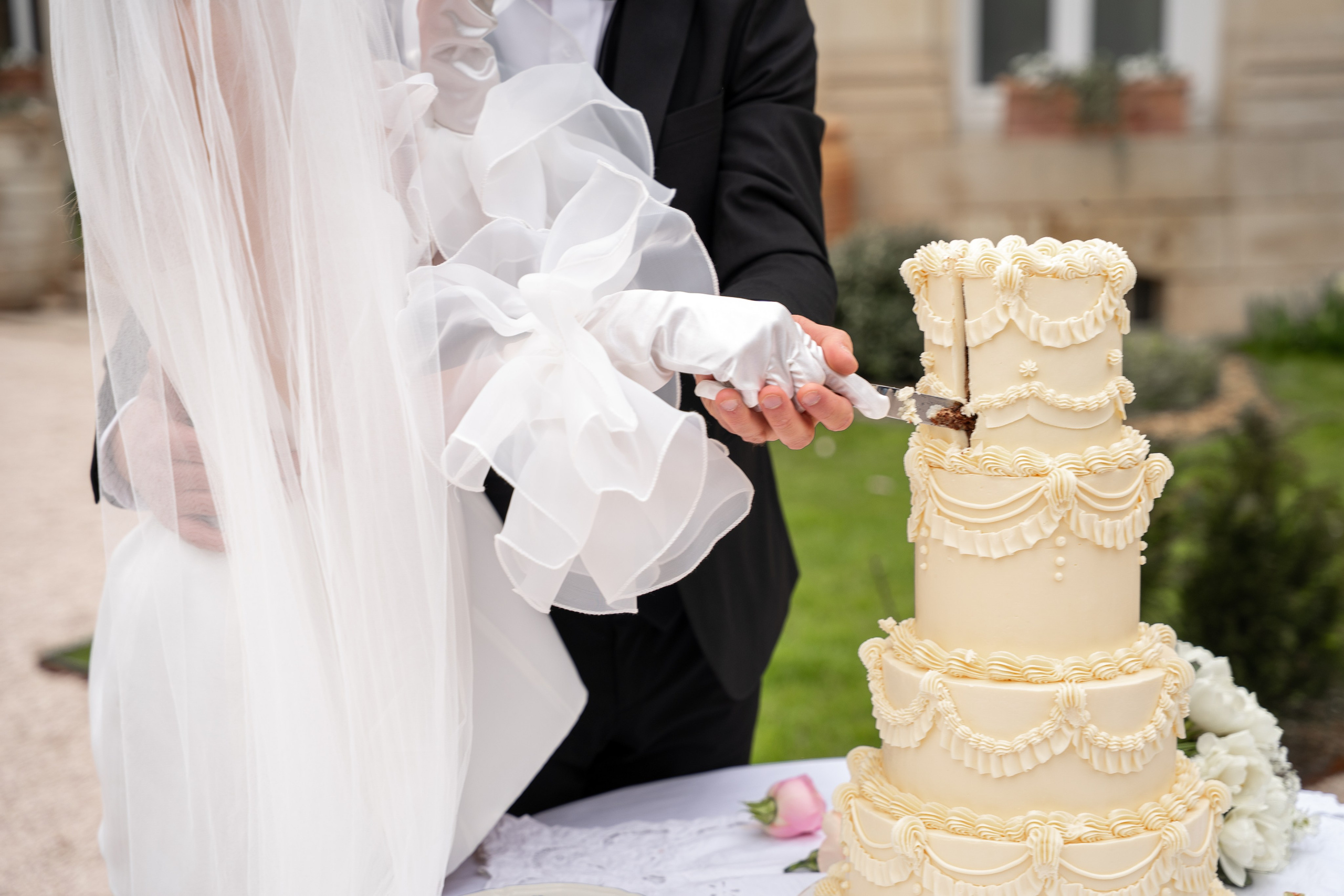 Chateau elopement inspiration. Wedding photographer in Paris Oksana Shum