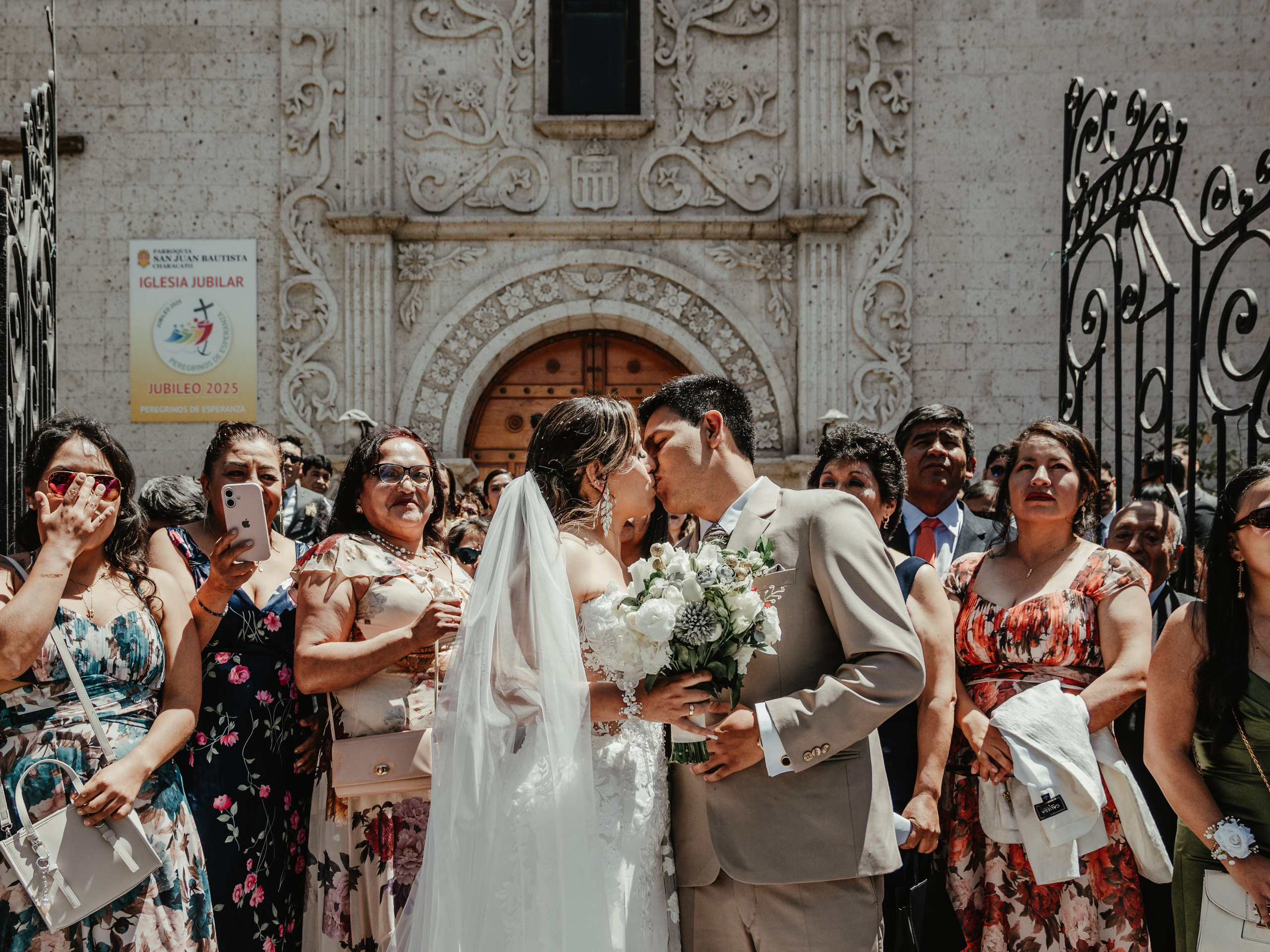 CARLA Y MARIO BODA RELIGIOSA. Studio KVTA | Fotografía y Video de Bodas en Arequipa