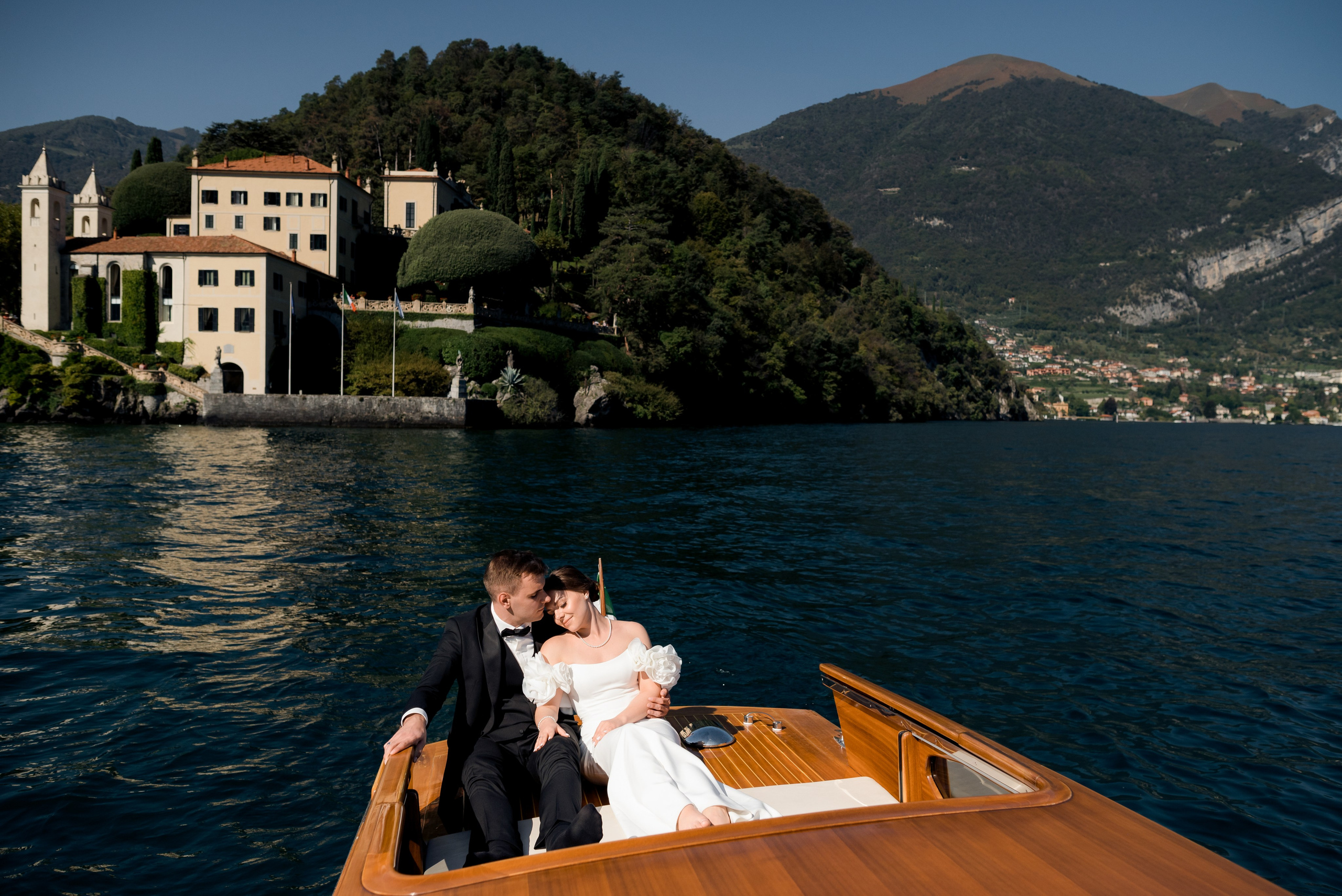 Love on Lake Como. Destination Wedding photographer Italy, France, Germany, Spain, Poland Oleg Zaicev