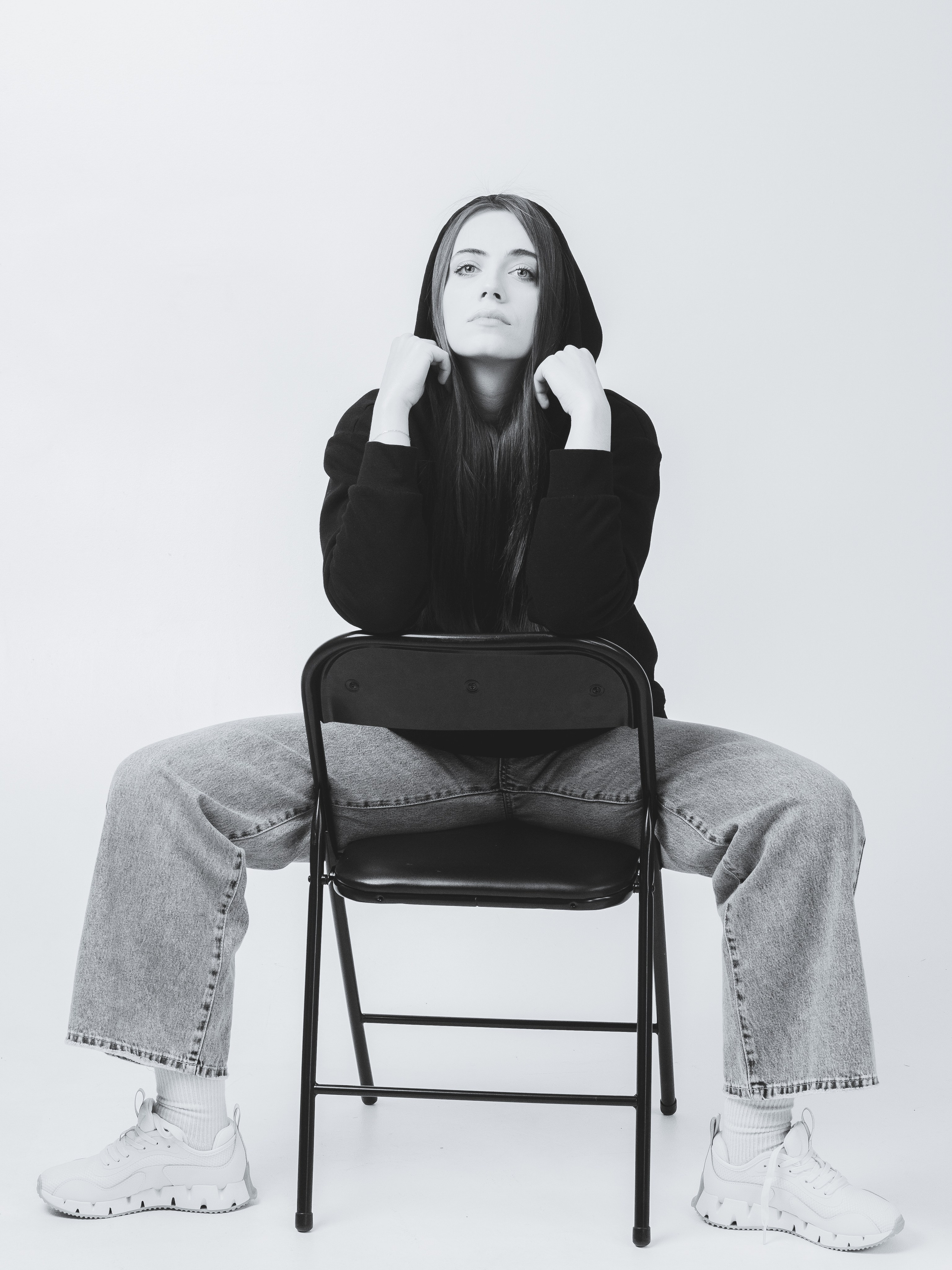 JULIA — STUDIO WORK. PORTRAIT AND LIFESTYLE PHOTOGRAPHER