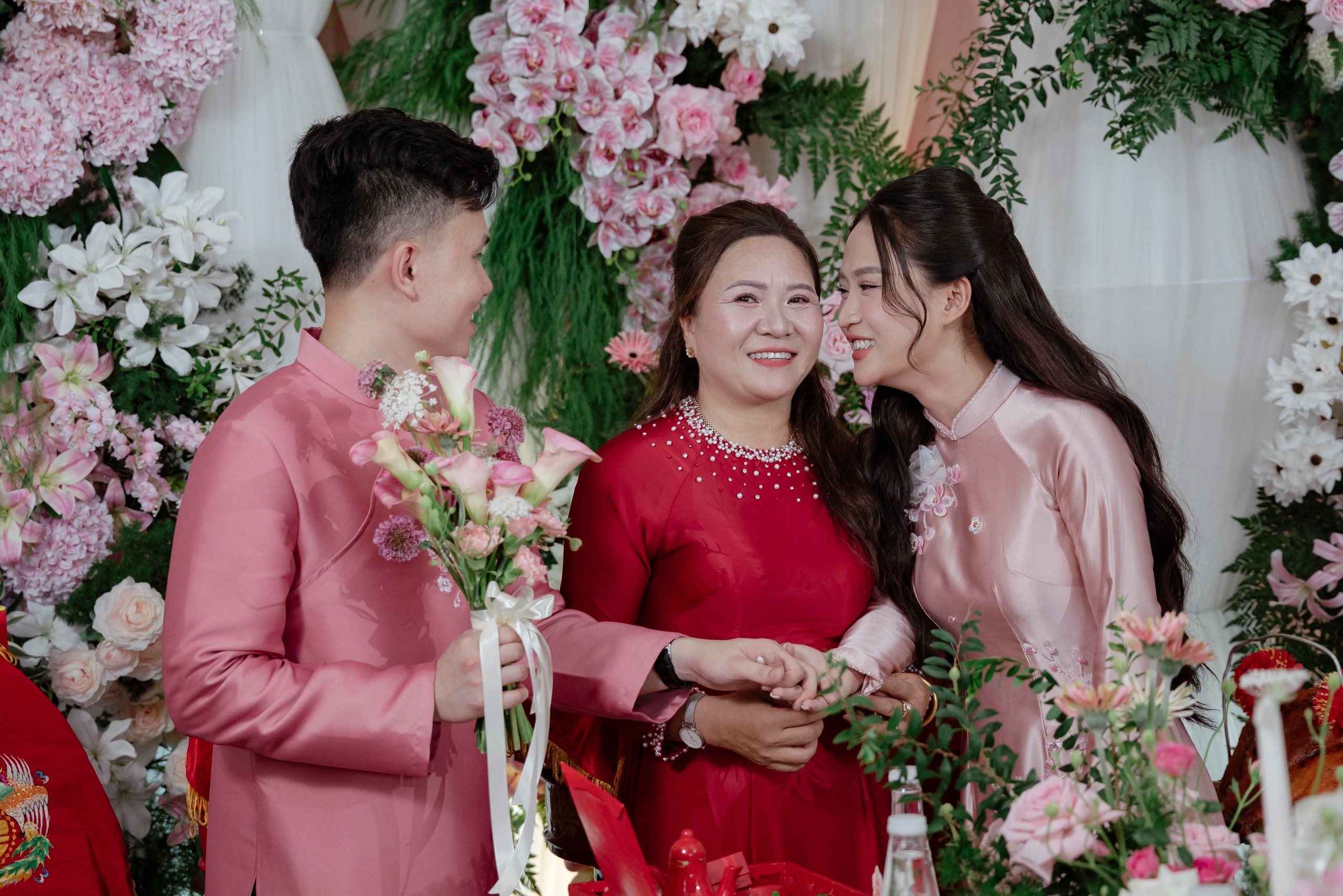 LINH & HUYEN. WEDDING PHOTOGRAPHER IN VIETNAM