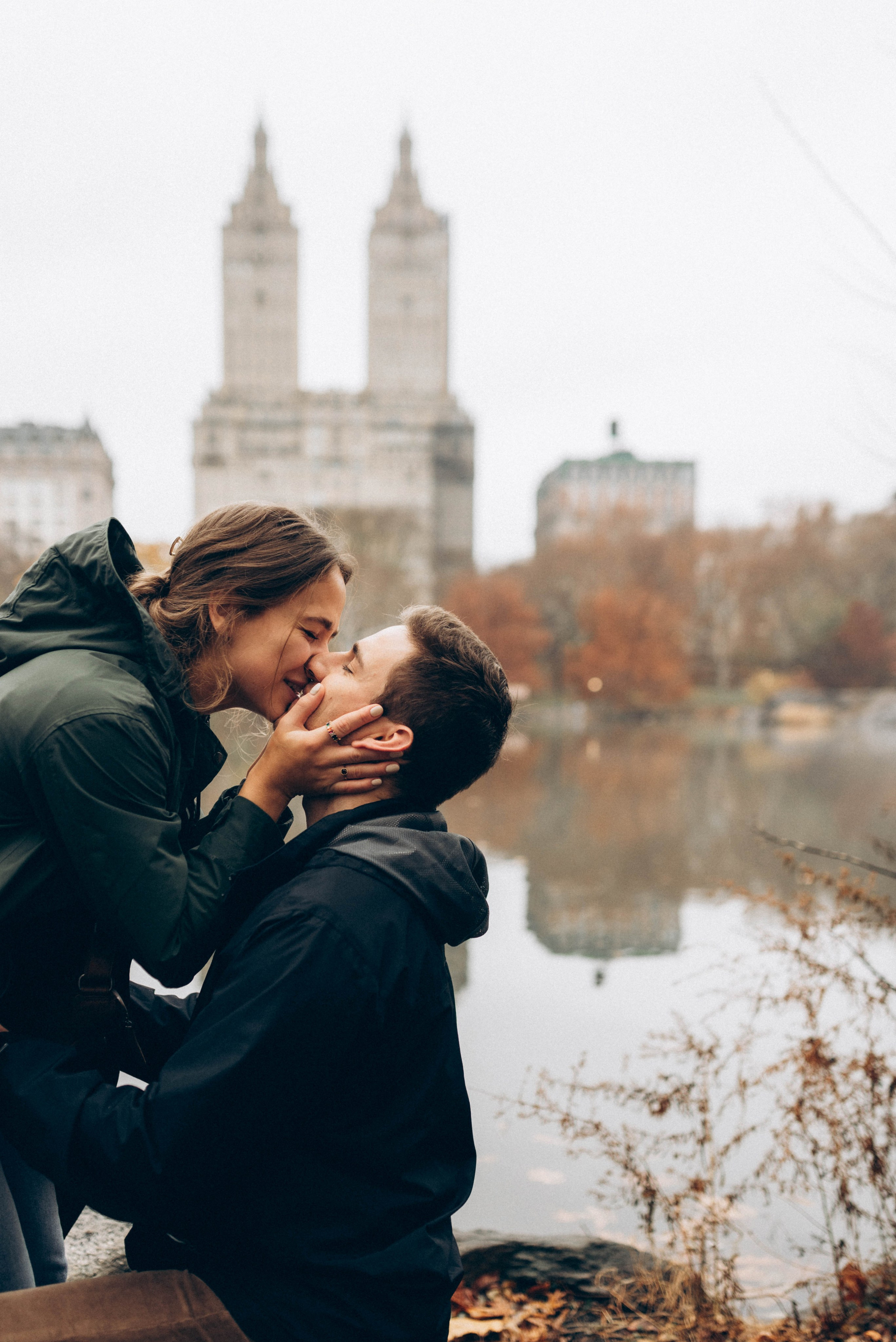 Proposal moment with Manhattan Bridge behind couple.