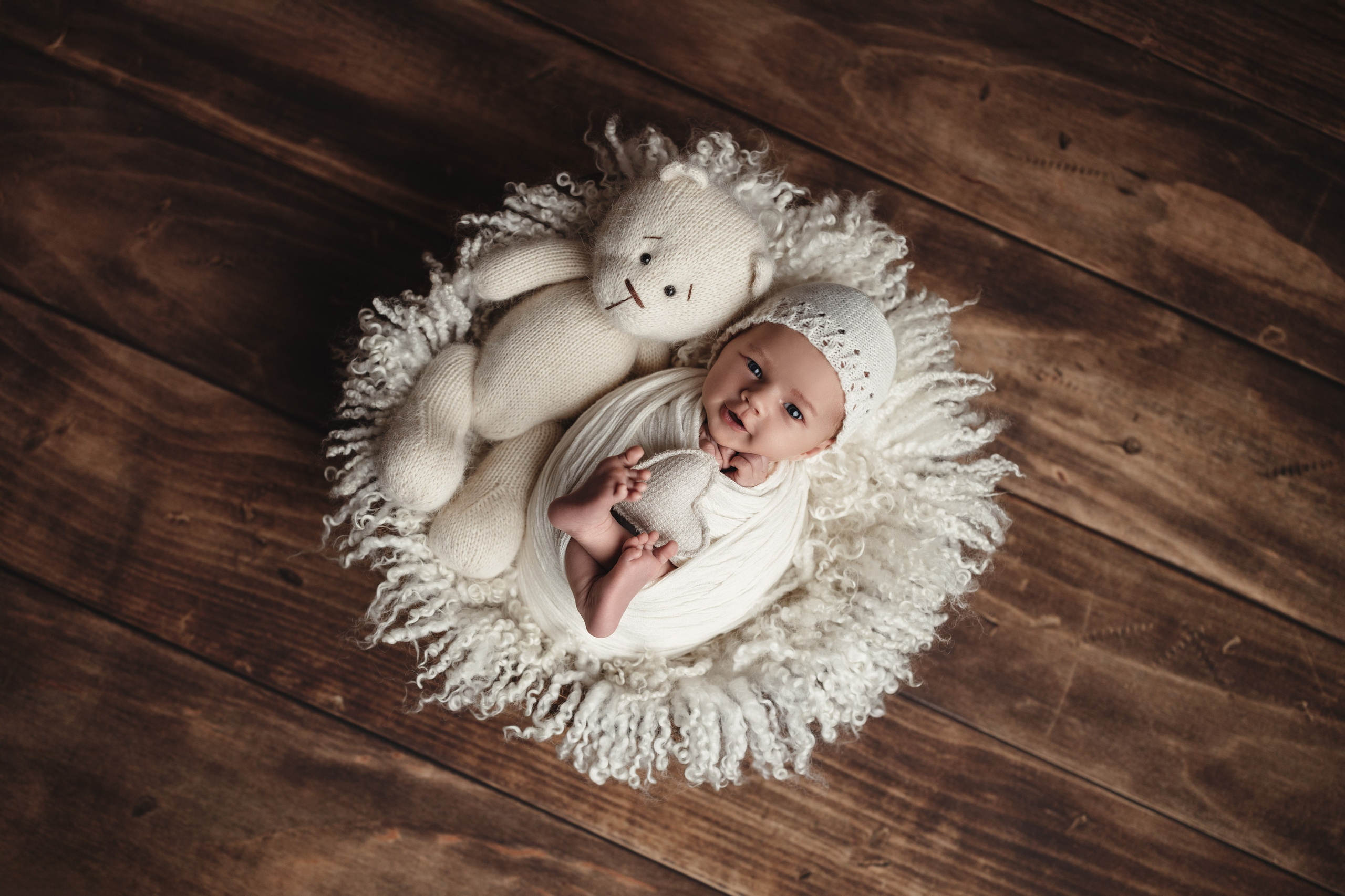Newborn Classic. Newborn, kids, family photographer based near Zurich, Switzerland