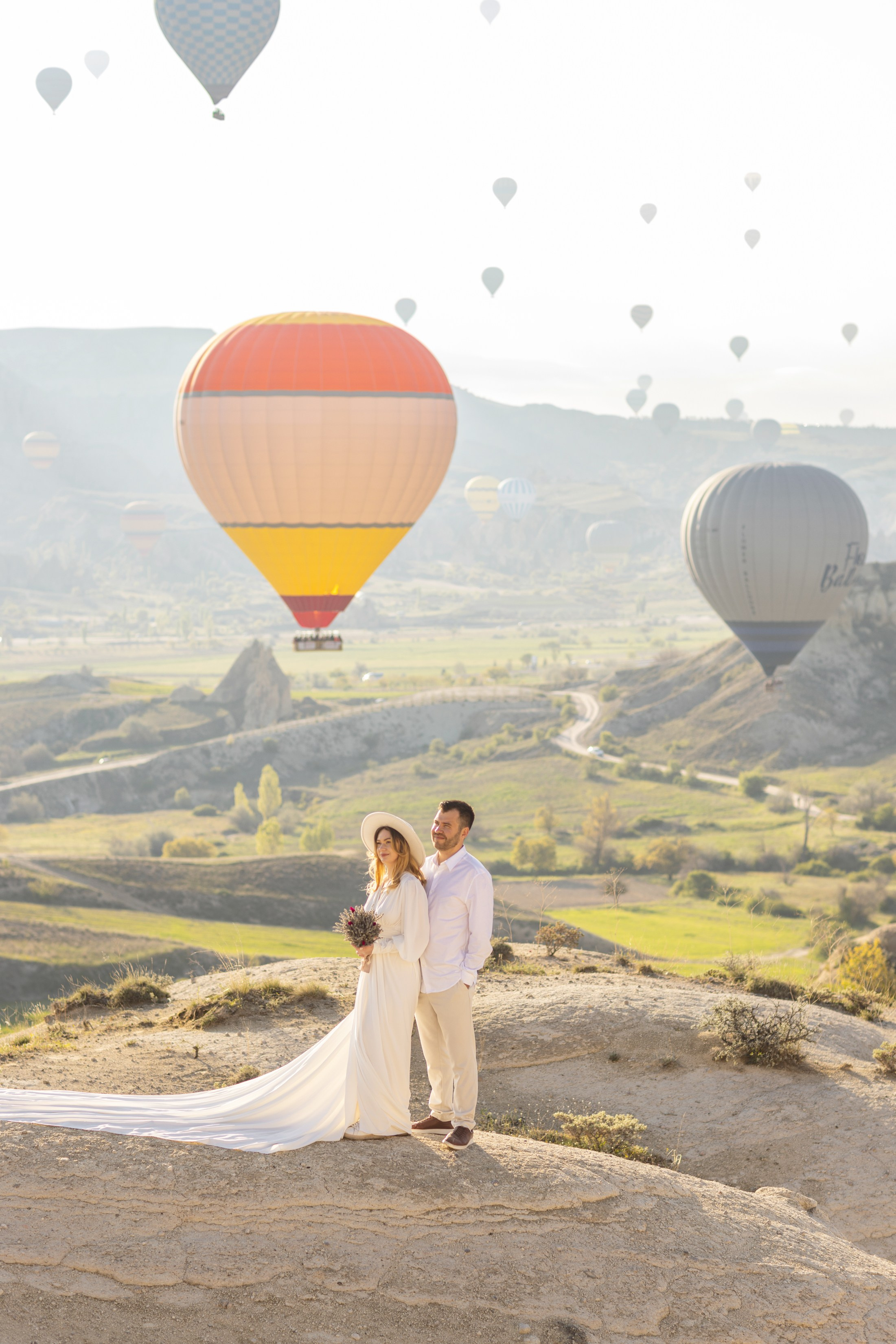 Elegant Wedding Photoshoot with a Flowing Dress and Balloons in Cappadocia. Julia Ganch I Fashion Wedding Photography I Cappadocia Turkey