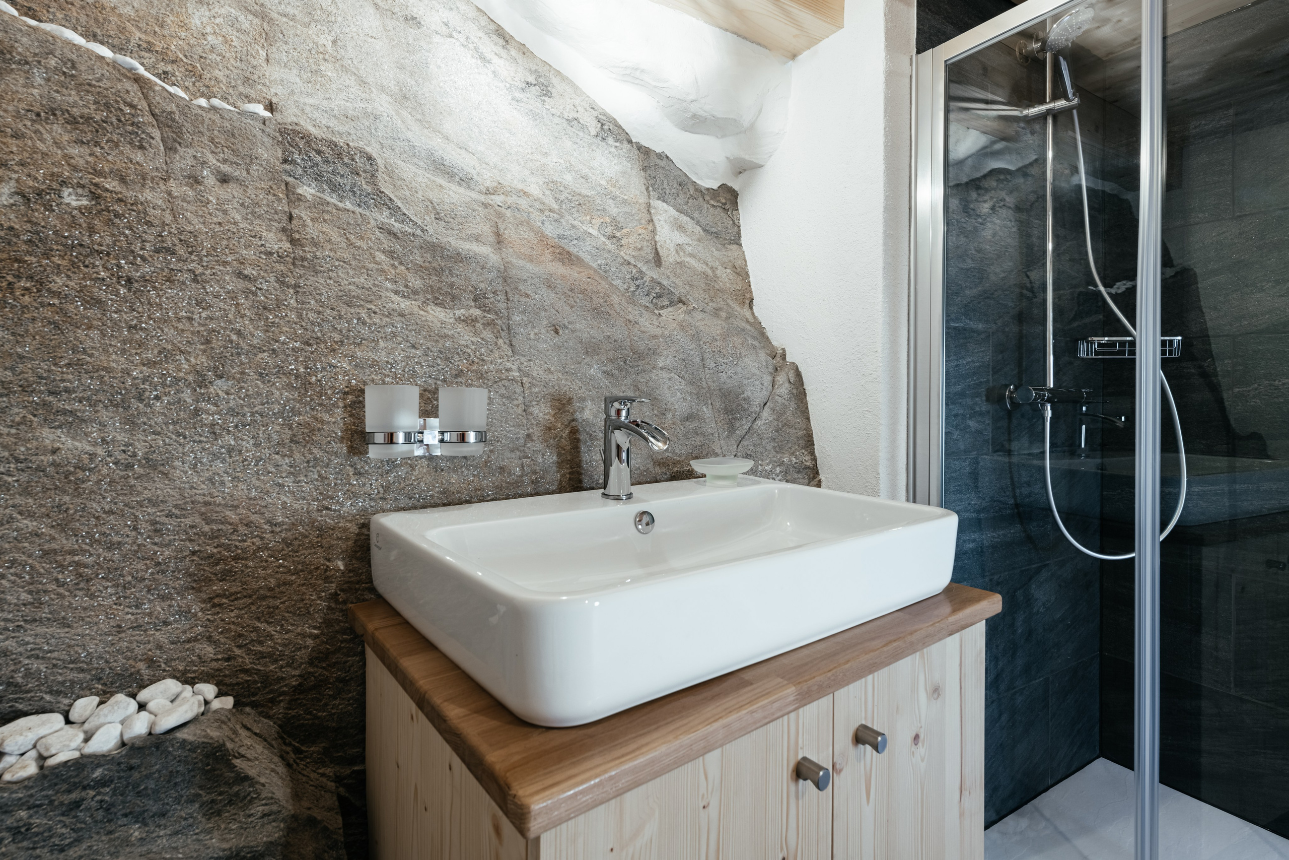 Rustico, VAL RESA, TICINO. Hallo! Ich bin Elena und arbeite als Immobilienfotografin