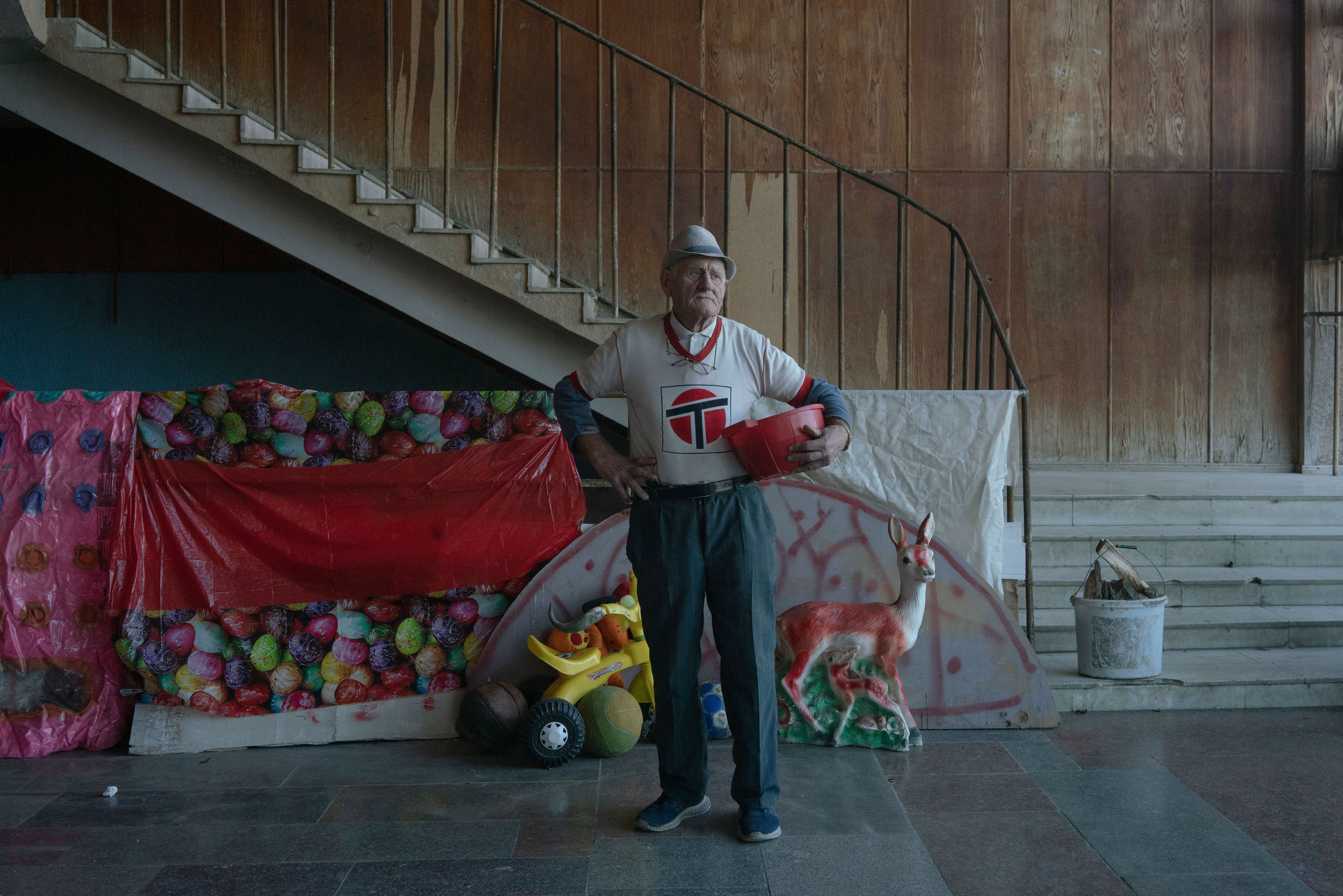 Yuri Chakvetadze stands in the lobby of the former sanatorium "Sinatle".Yuri is now 83 years old, 53 of them he has lived in Abkhazia. After his eldest son died, he tried to save his wife and younger son. They were able to escape to Georgia on a ship of the Ukrainian fleet, which helped to take out refugees. They were distributed to the city of Tskaltubo, to the sanatorium "Sinatle". Yuri does not like to think about his home, because his heart immediately hurts.