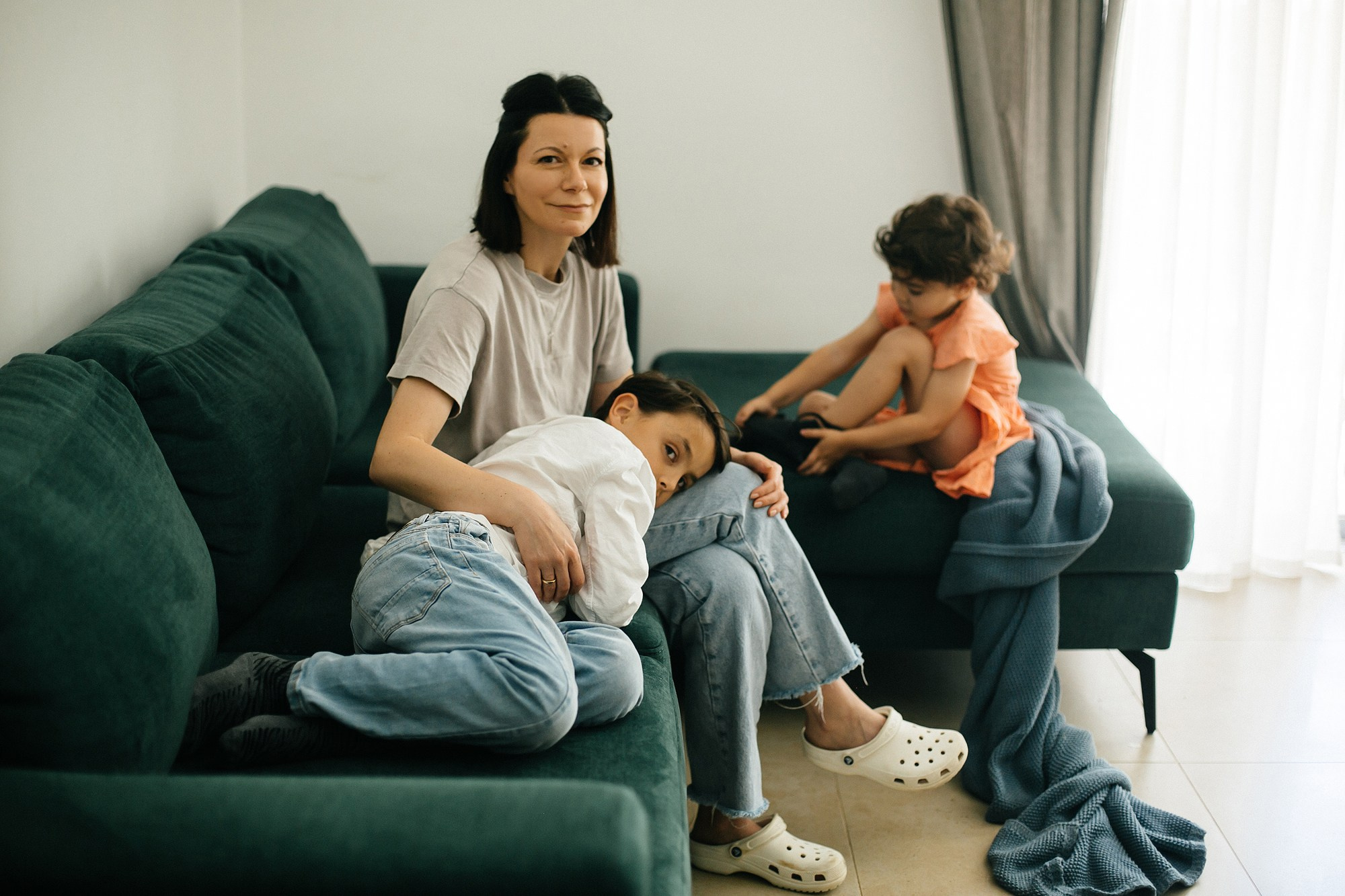 Mom&daughter at home. Family photographer in Israel