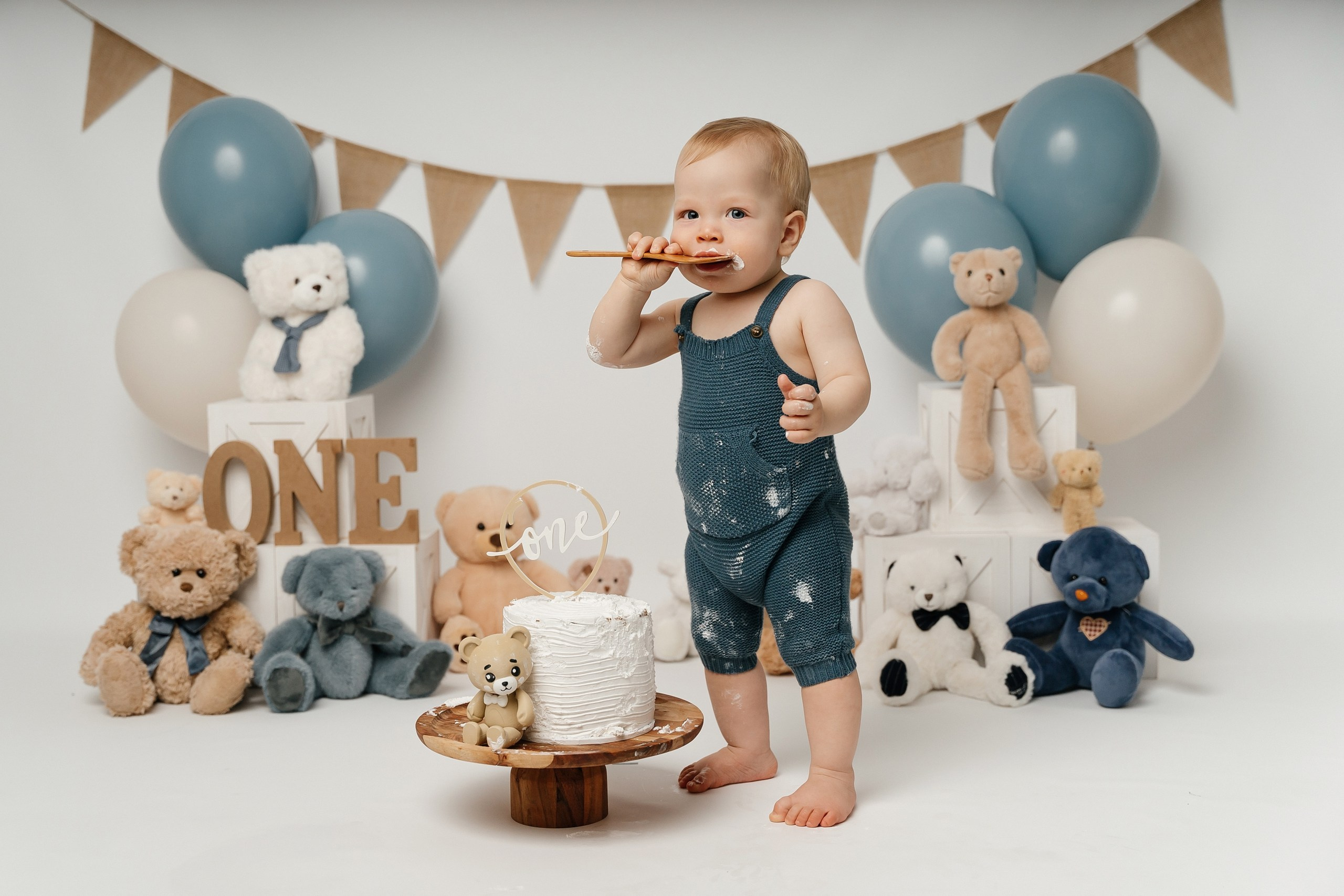 First birthday cake smash session. Newborn and family photographer. Hills District. Sydney