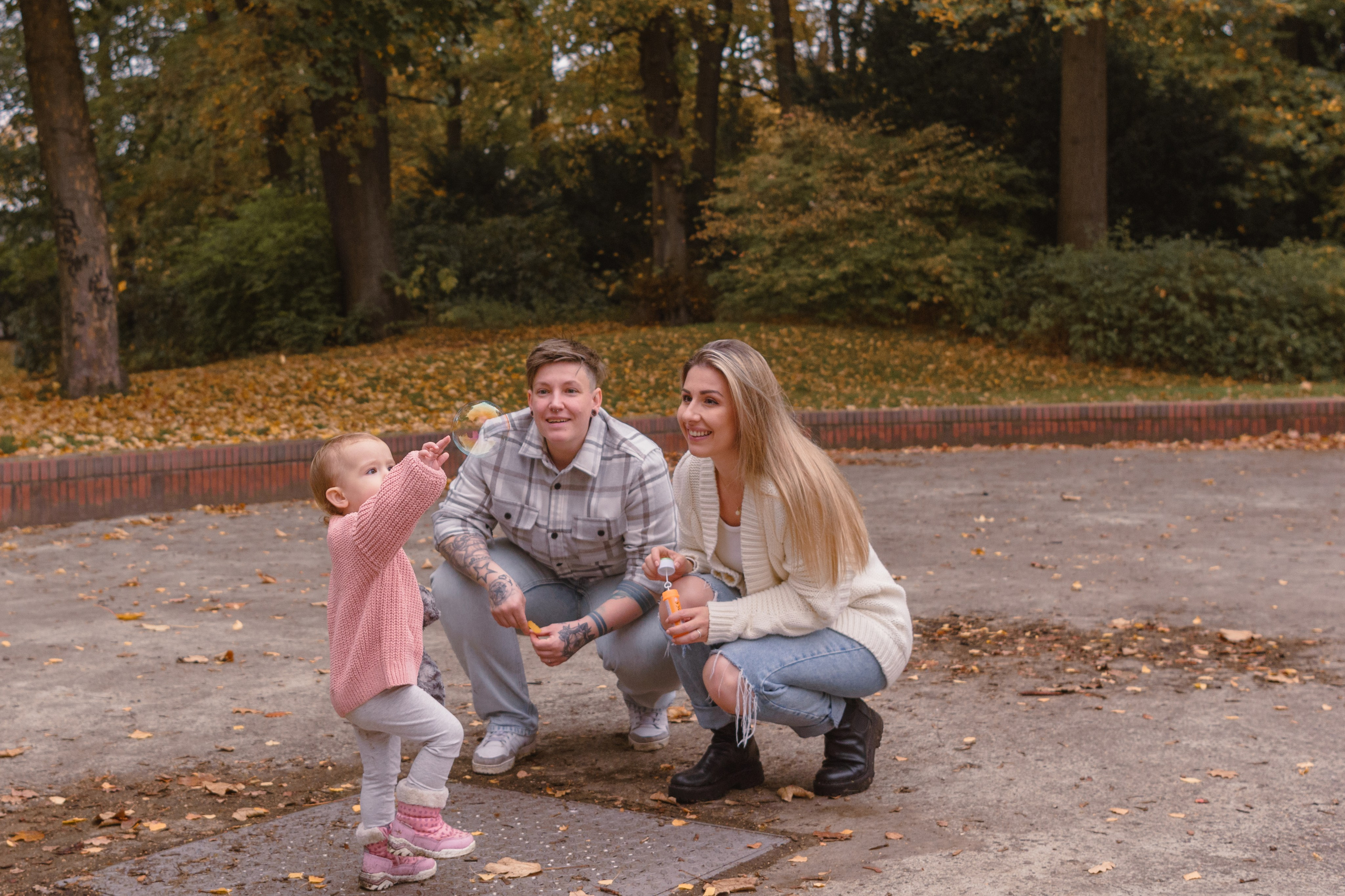 Hayley & Katja. Maternity Newborn and Family photographer Hamburg Claire Hambley