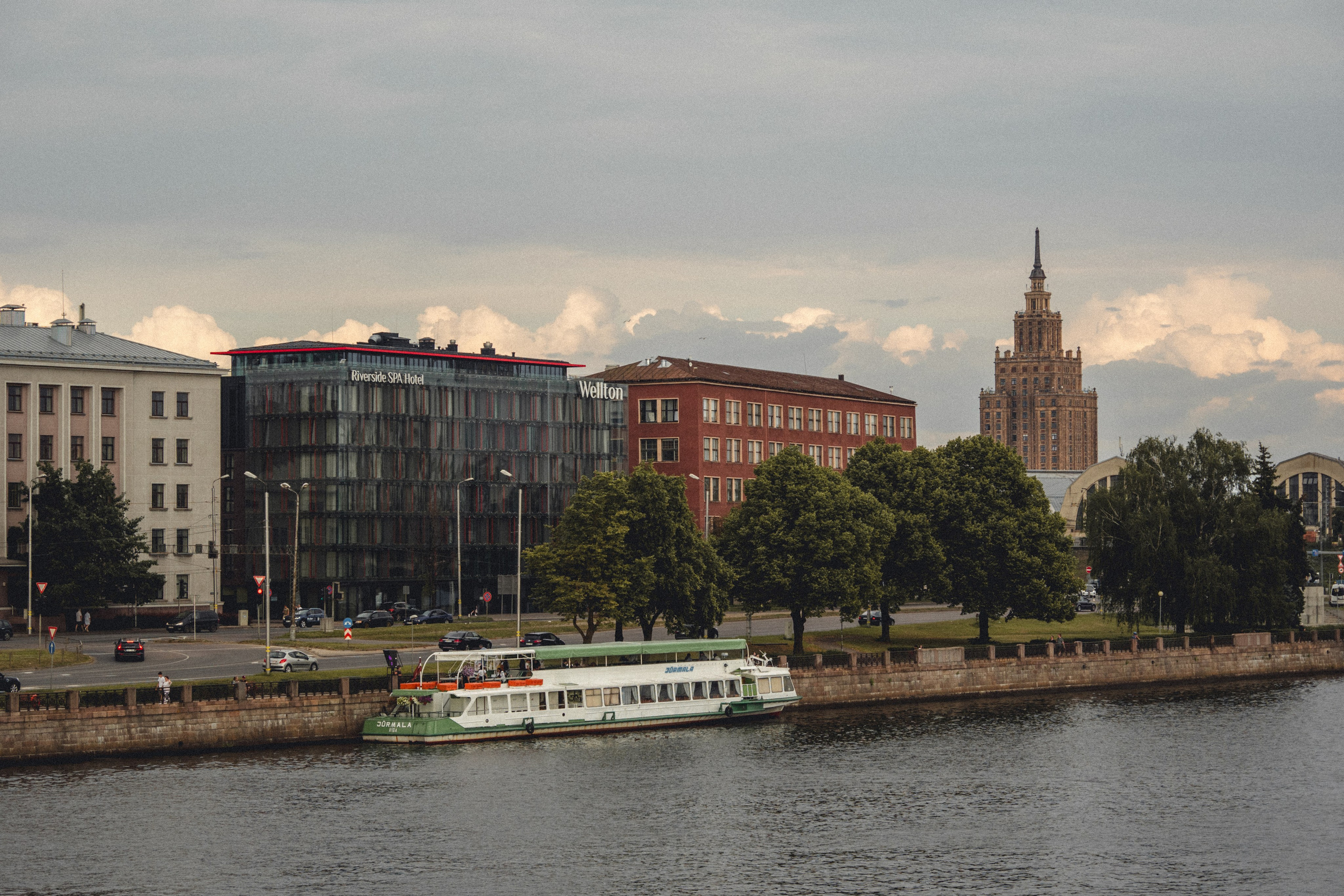 Voyage à Riga. Photographe sur Cote d’Azur. Portraits de familles, couples, enfants, événements