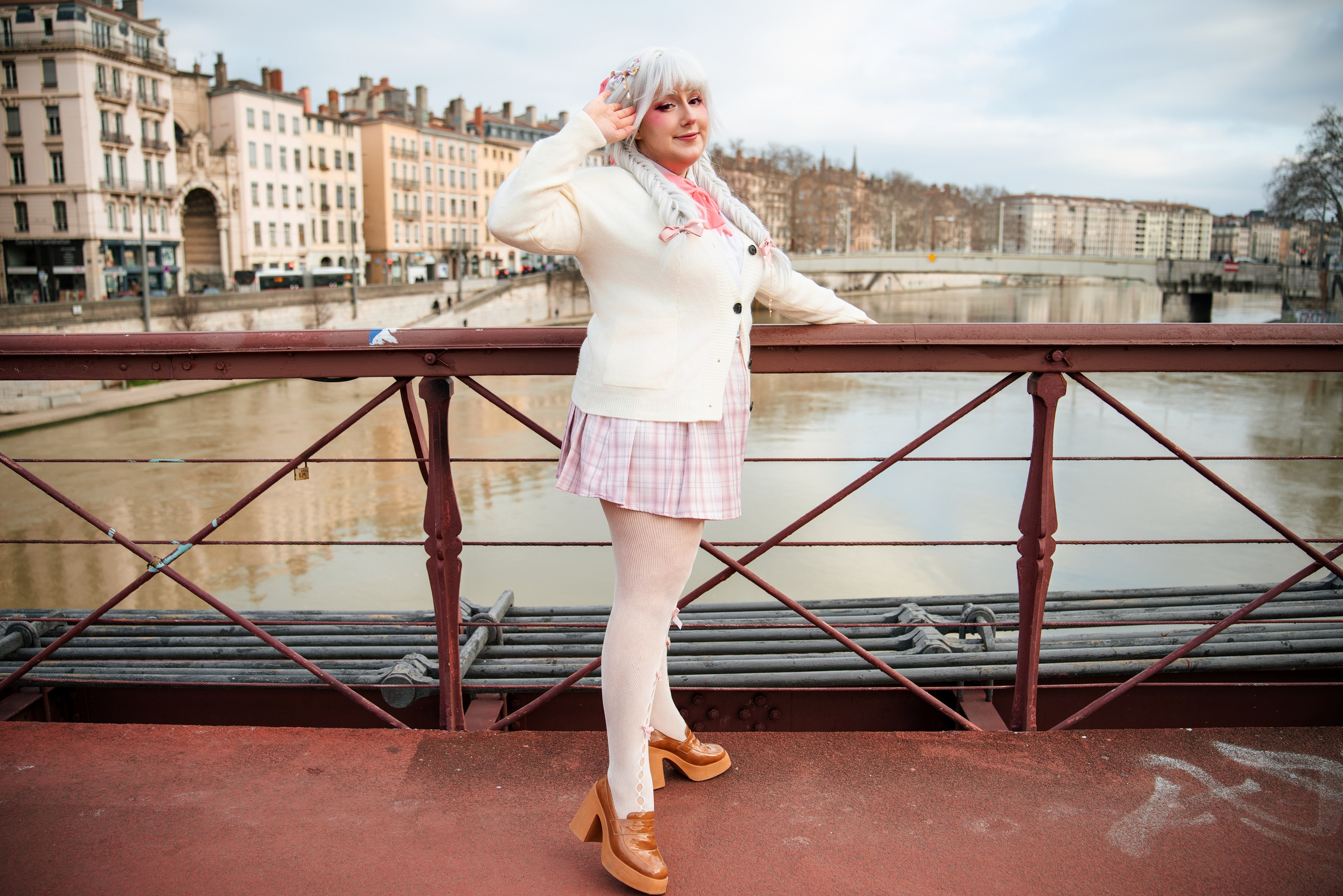 Shooting photo portrait au Pont de Lyon | Photographe à Lyon. Mekaranyu, Photographe de Villefontaine dans la région Auvergne-Rhône-Alpes